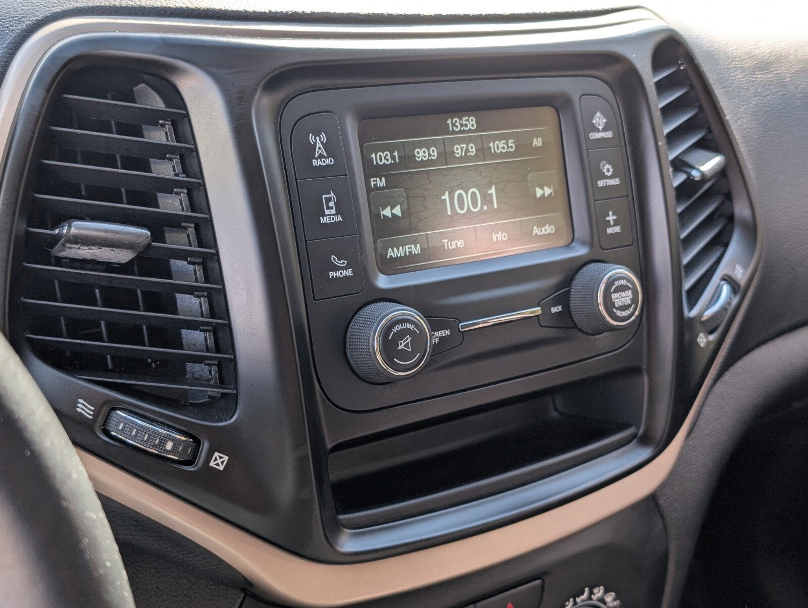 2017 Jeep Cherokee Altitude