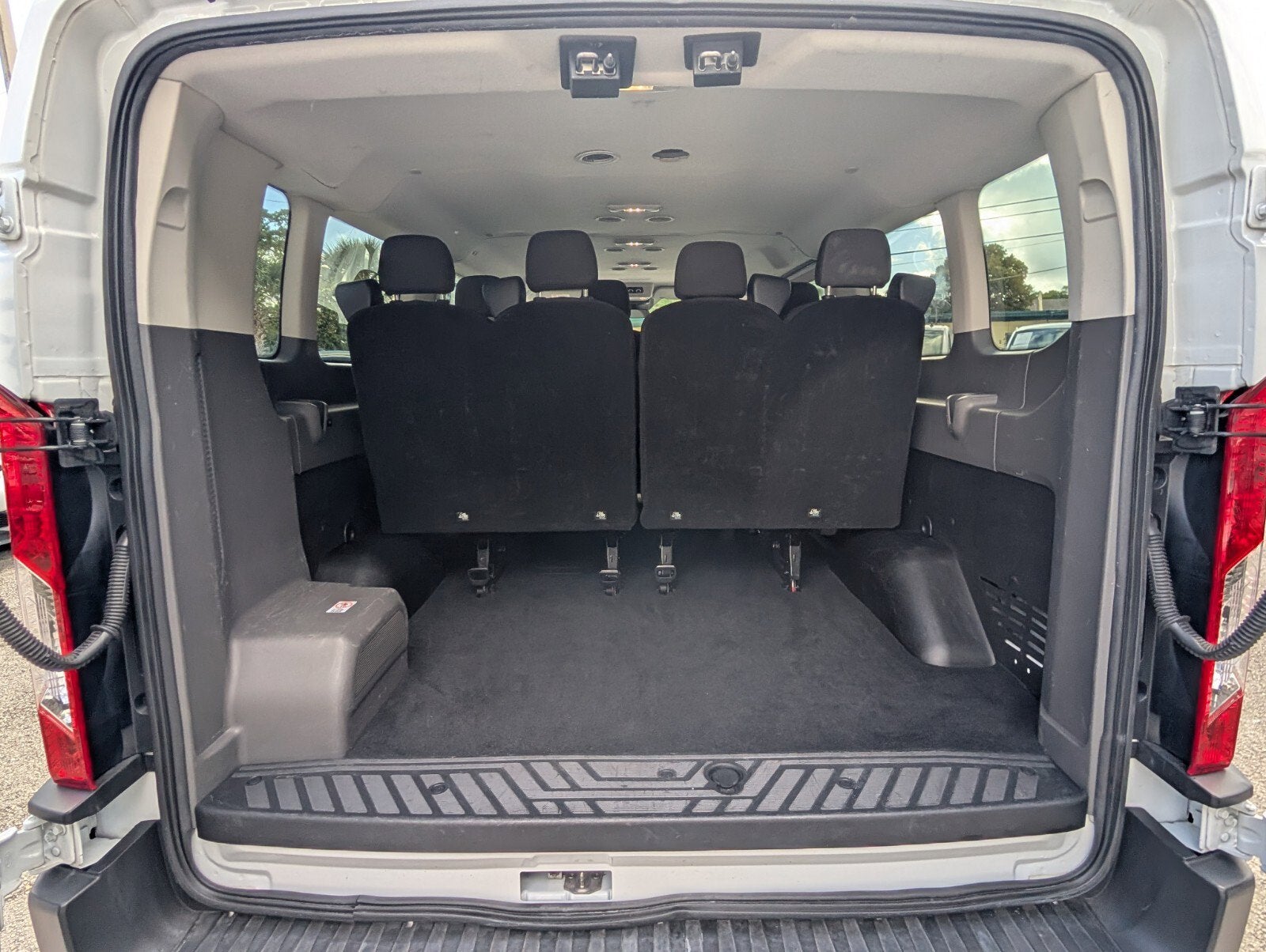 2023 Ford Transit Passenger Wagon XLT