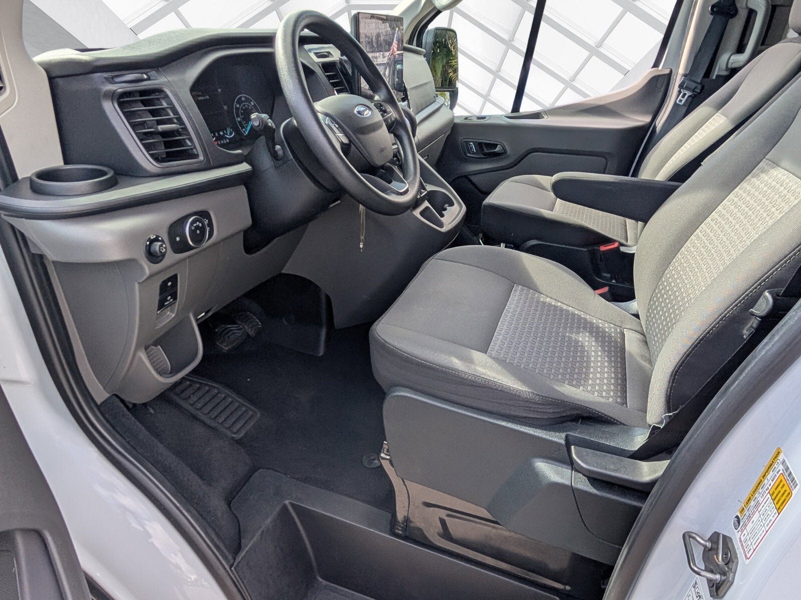 2023 Ford Transit Passenger Wagon XLT