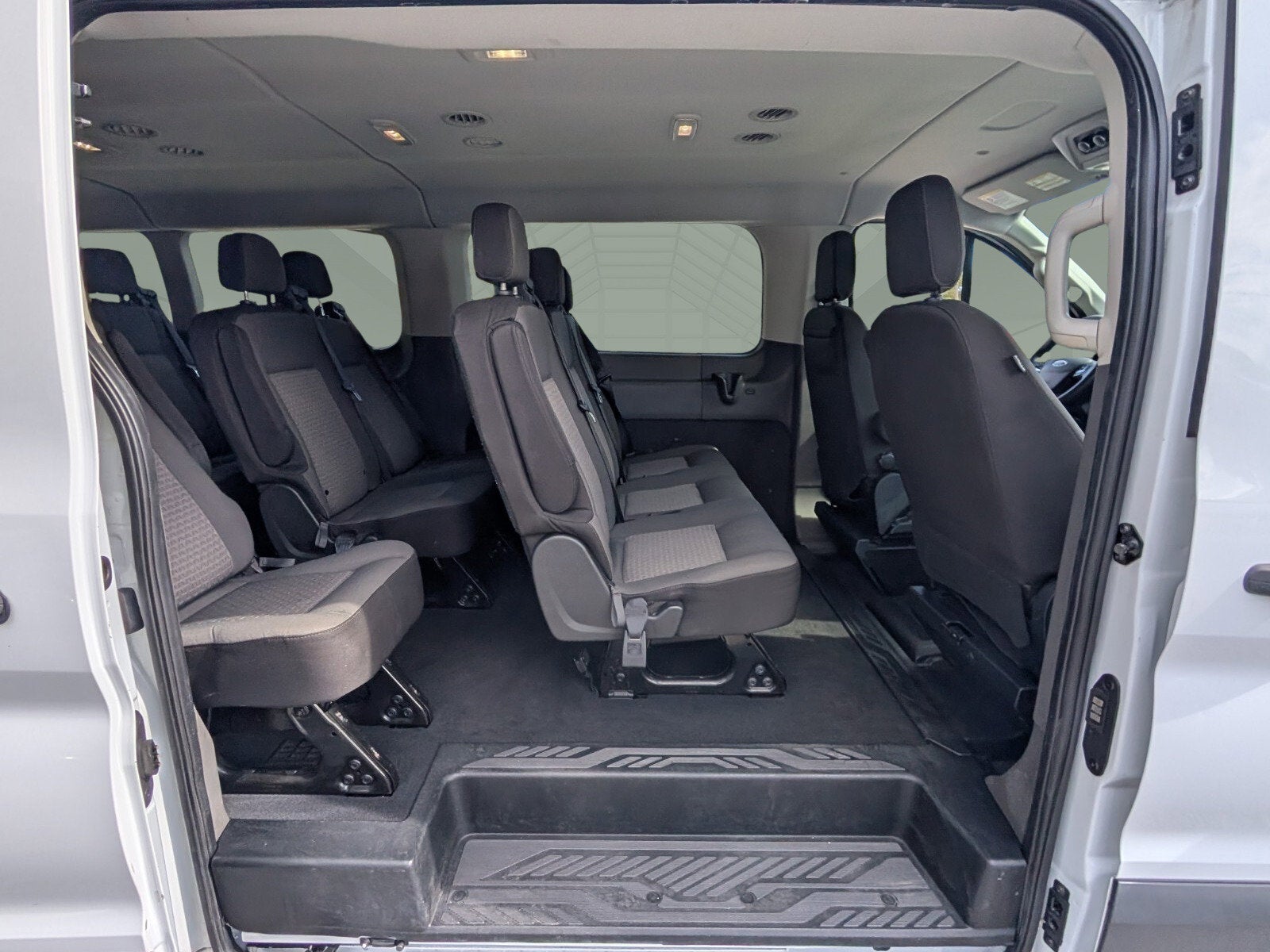 2023 Ford Transit Passenger Wagon XLT