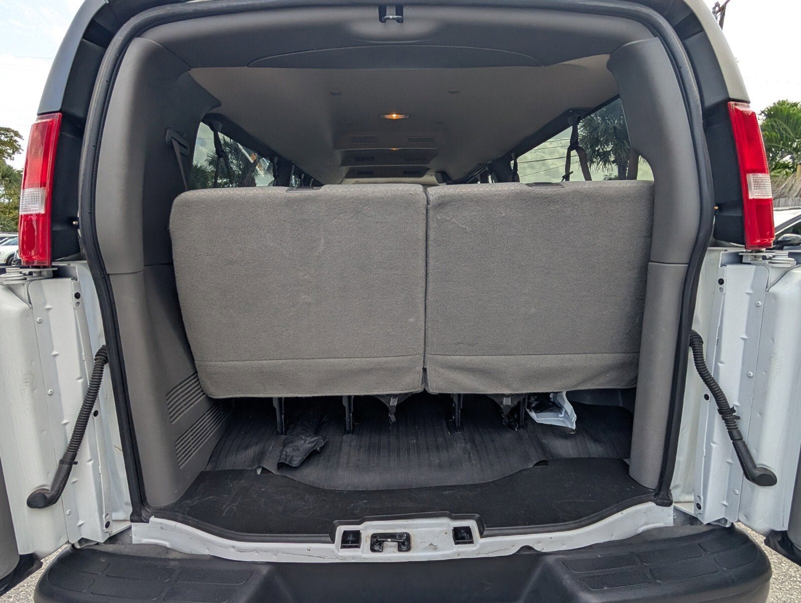 2023 Chevrolet Express Passenger LS