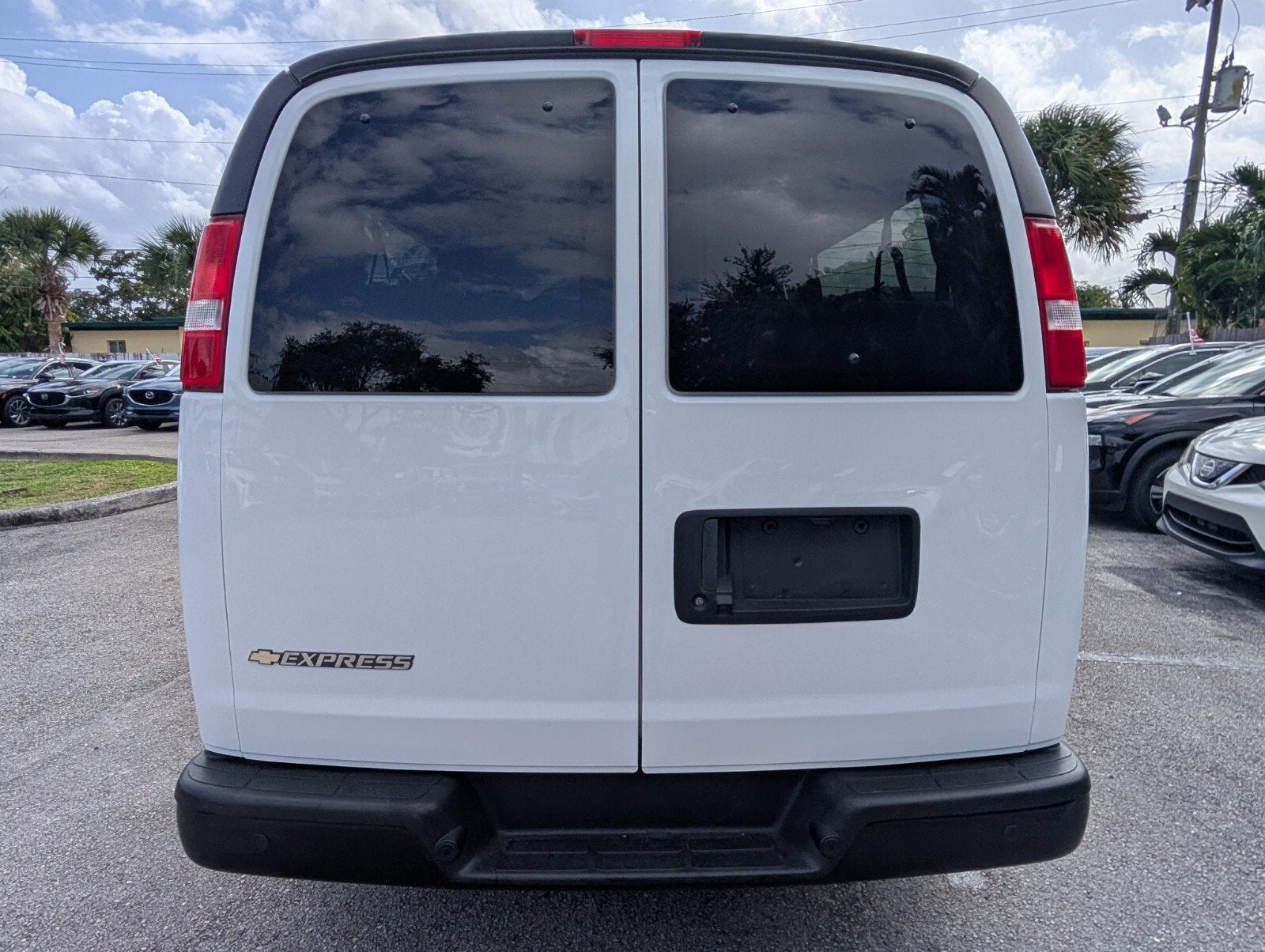 2023 Chevrolet Express Passenger LS