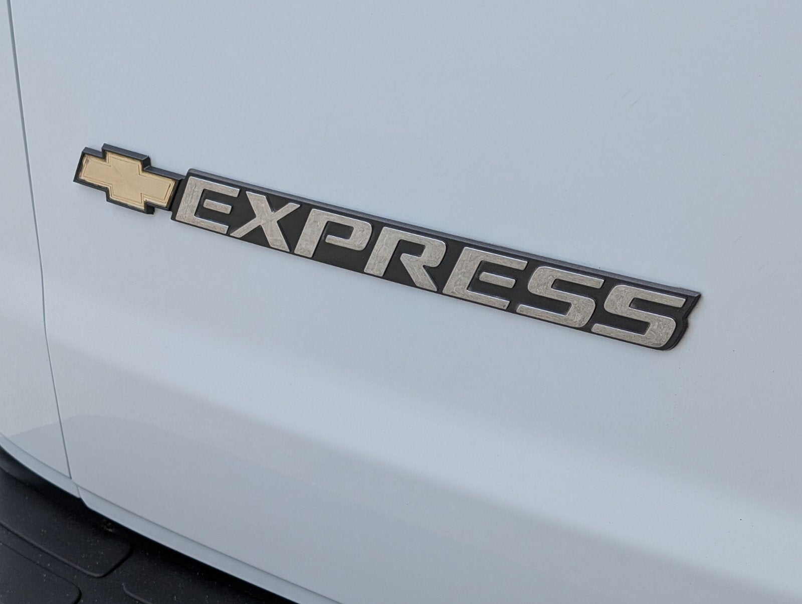 2023 Chevrolet Express Passenger LS