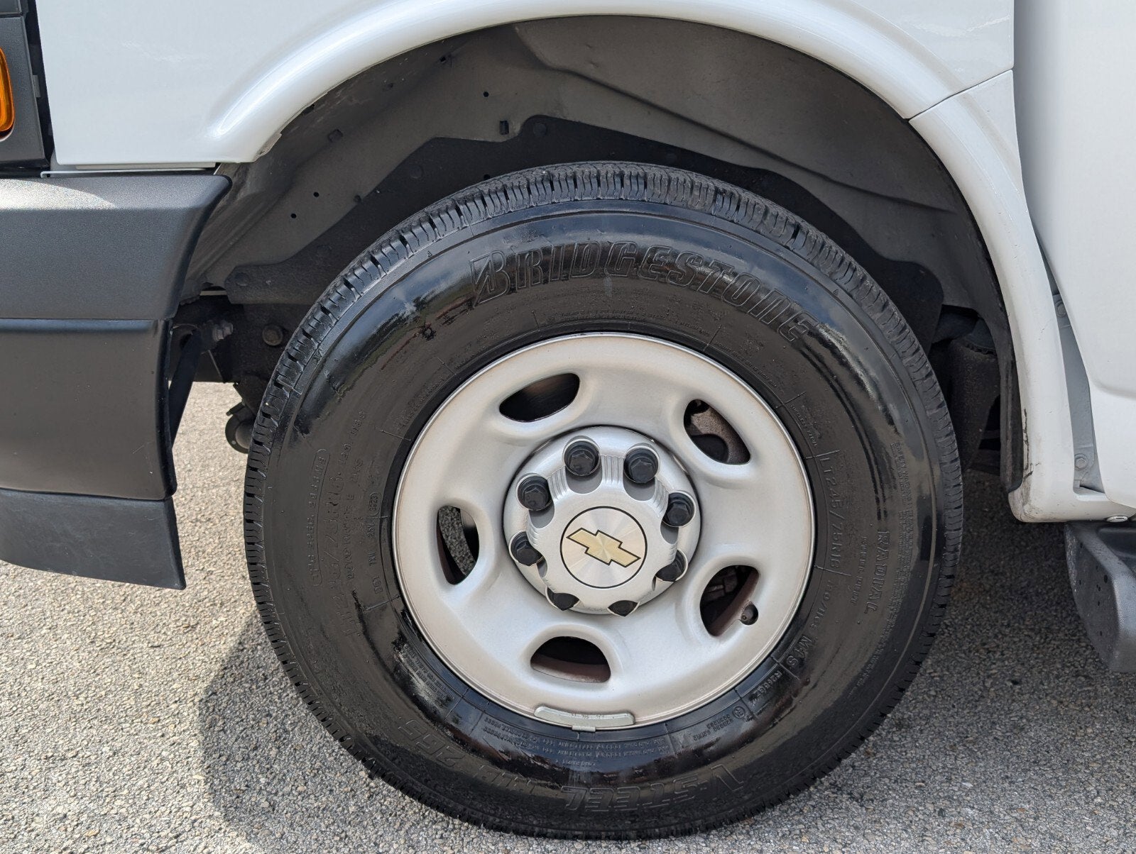 2023 Chevrolet Express Passenger LS