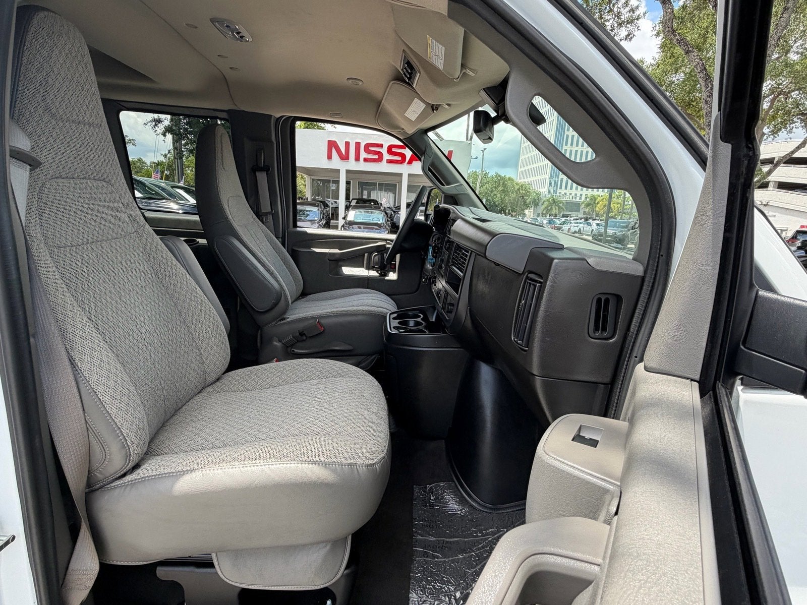 2025 Chevrolet Express Passenger LT