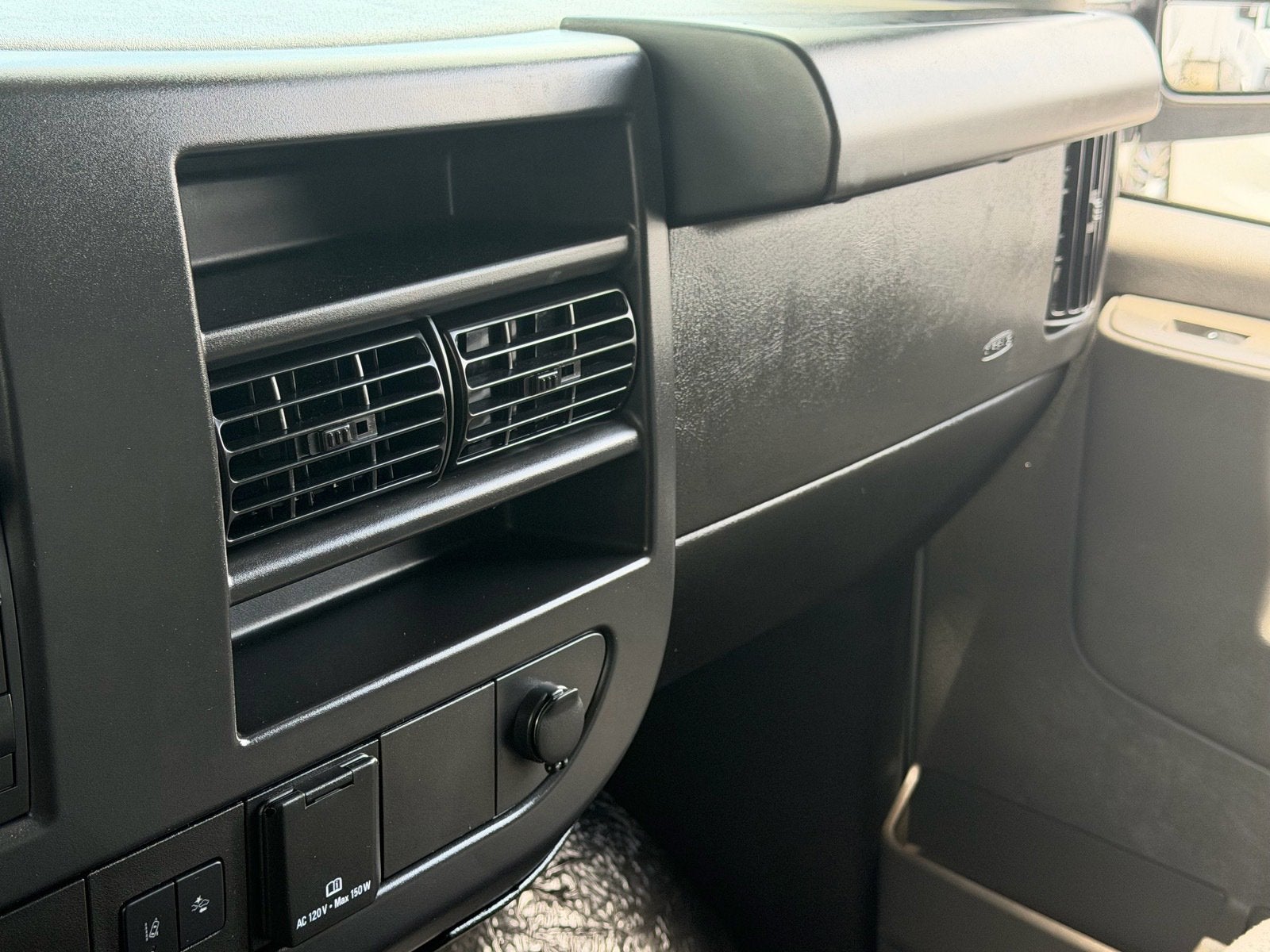 2025 Chevrolet Express Passenger LT