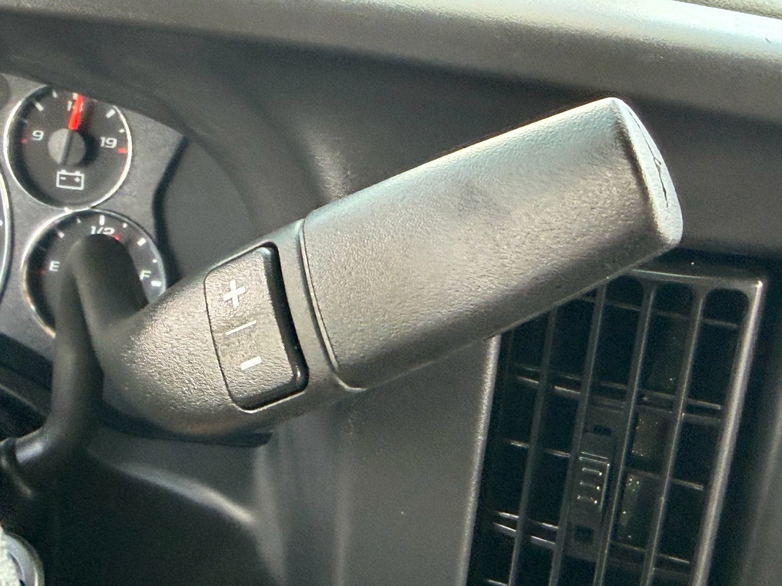2025 Chevrolet Express Passenger LT