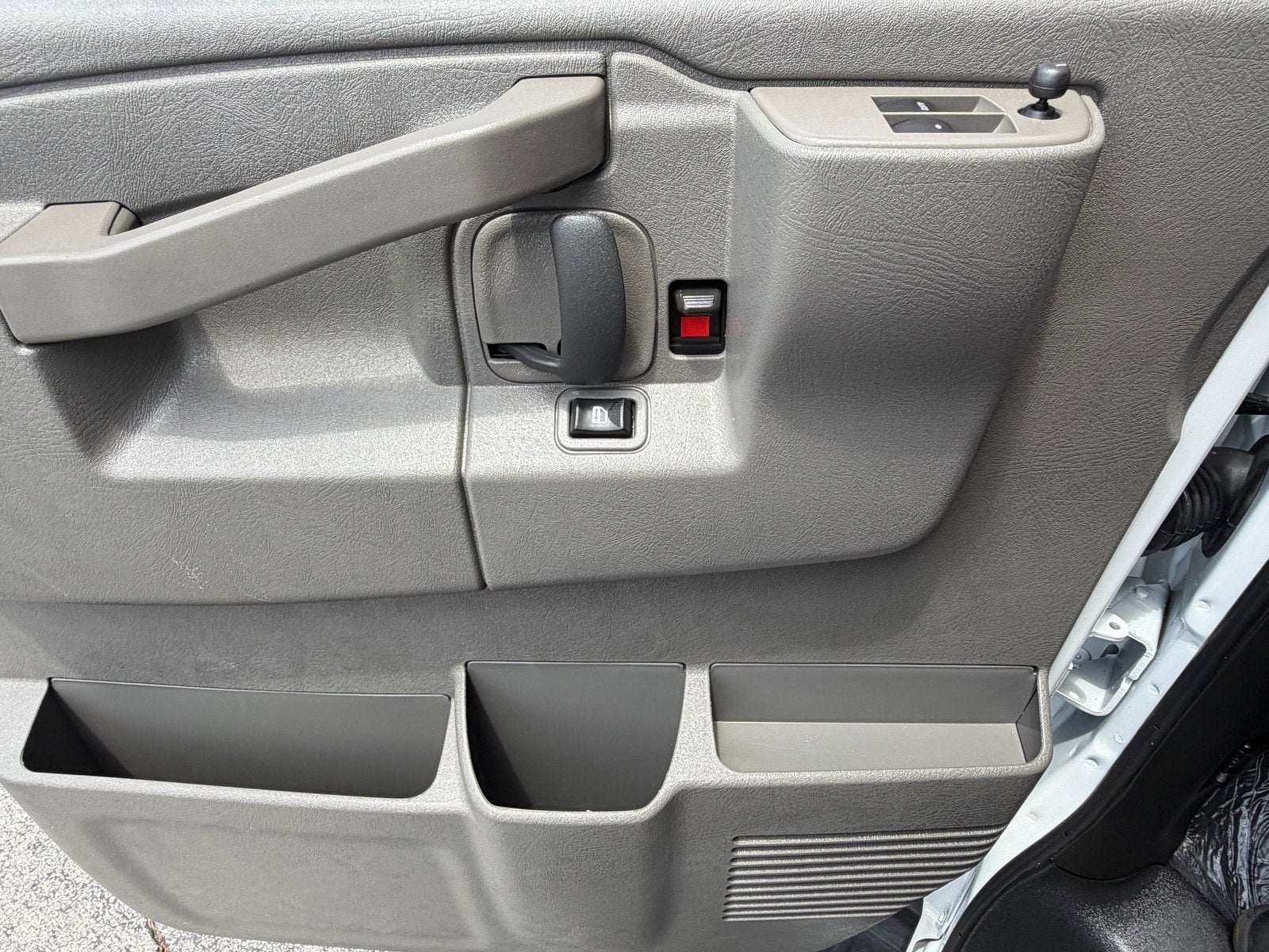 2025 Chevrolet Express Passenger LT