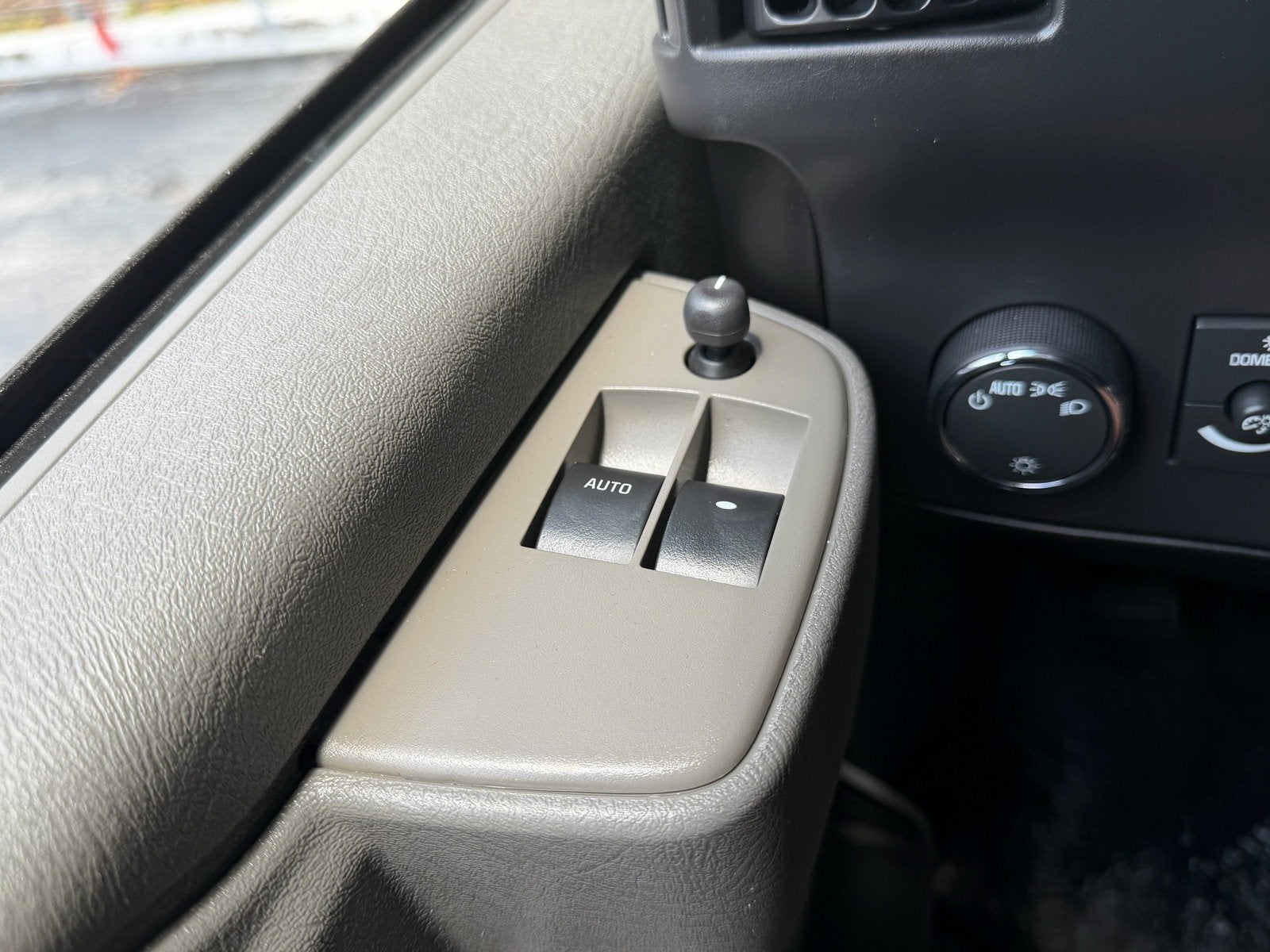 2025 Chevrolet Express Passenger LT