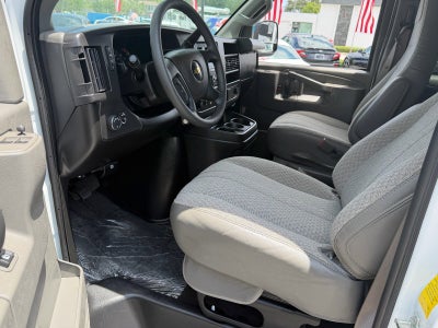 2025 Chevrolet Express Passenger LT