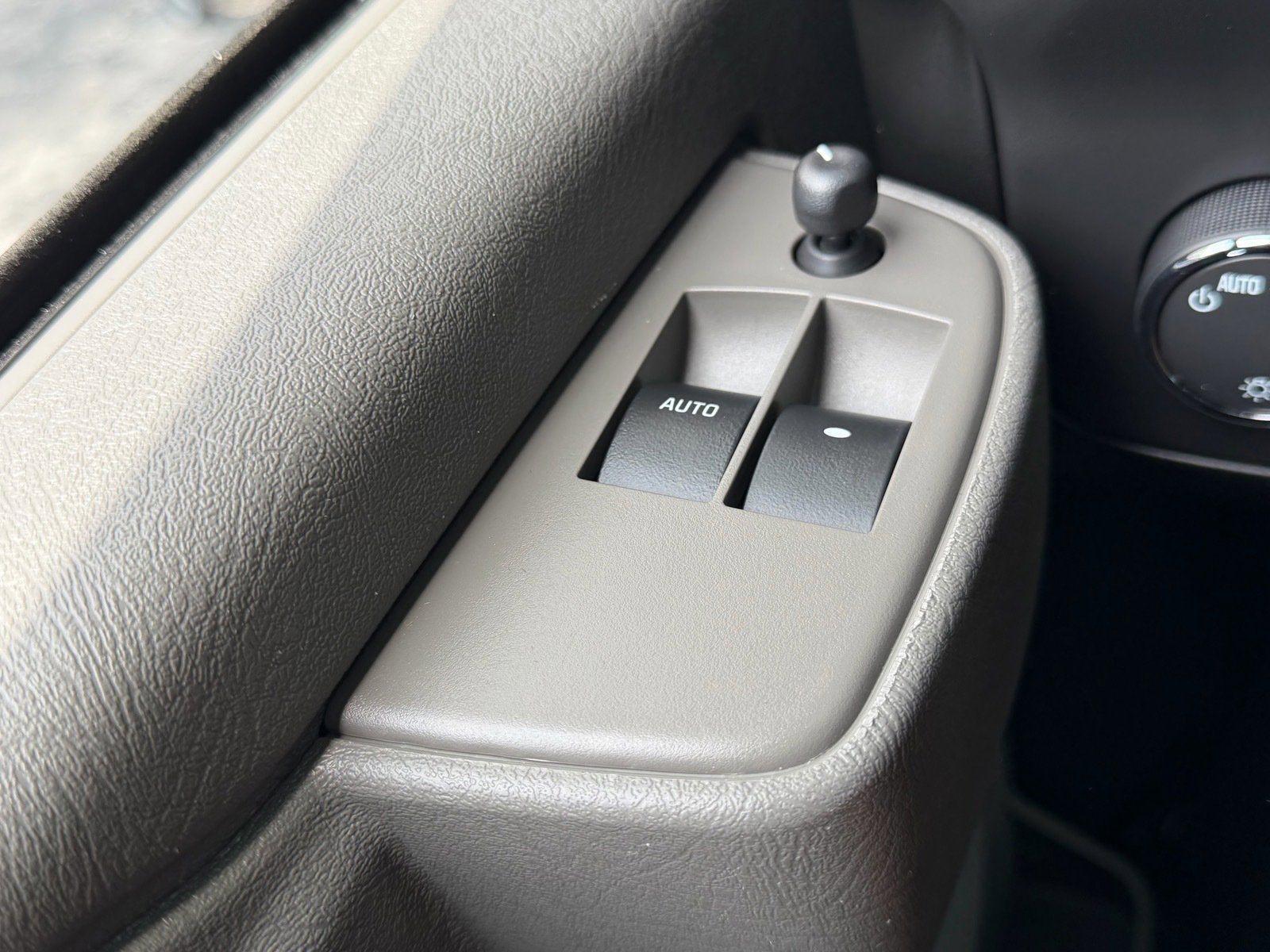 2025 Chevrolet Express Passenger LT