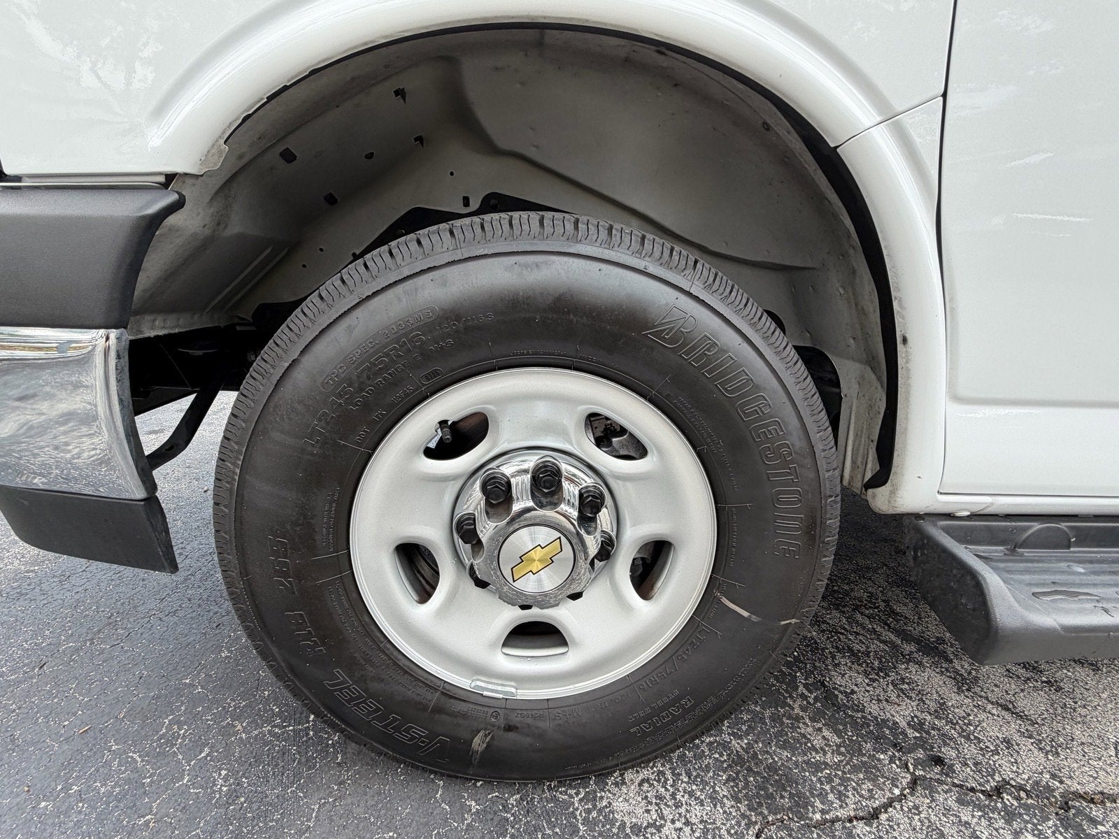 2025 Chevrolet Express Passenger LT