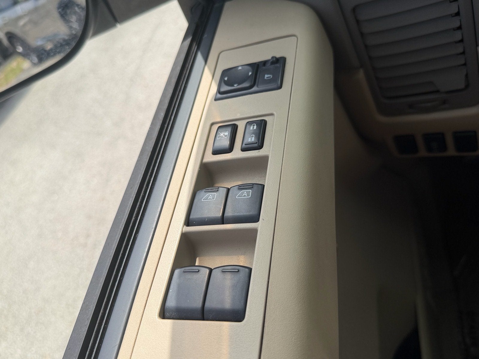 2011 Nissan Titan SV