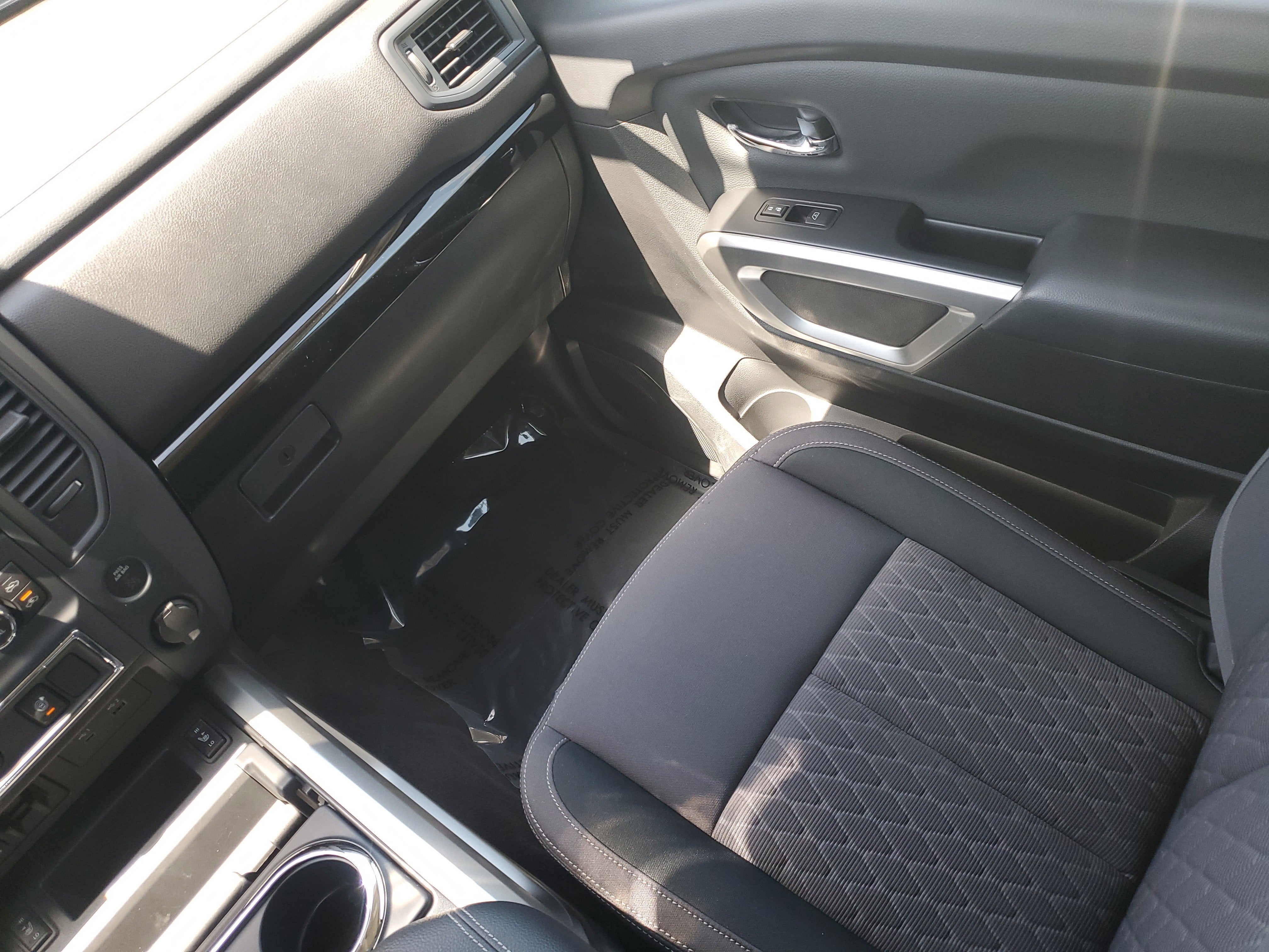 2024 Nissan TITAN Crew Cab SV