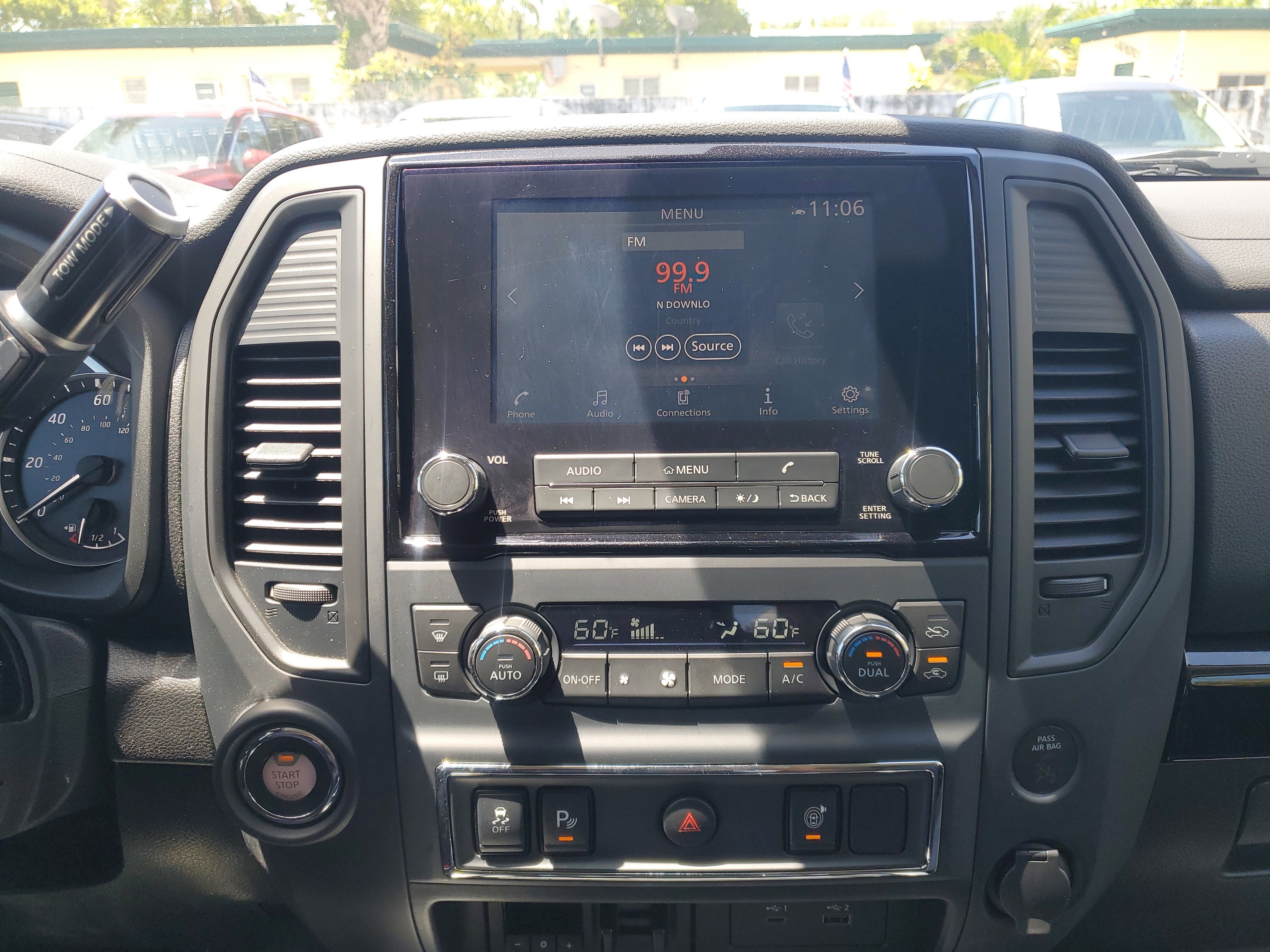 2024 Nissan TITAN Crew Cab SV