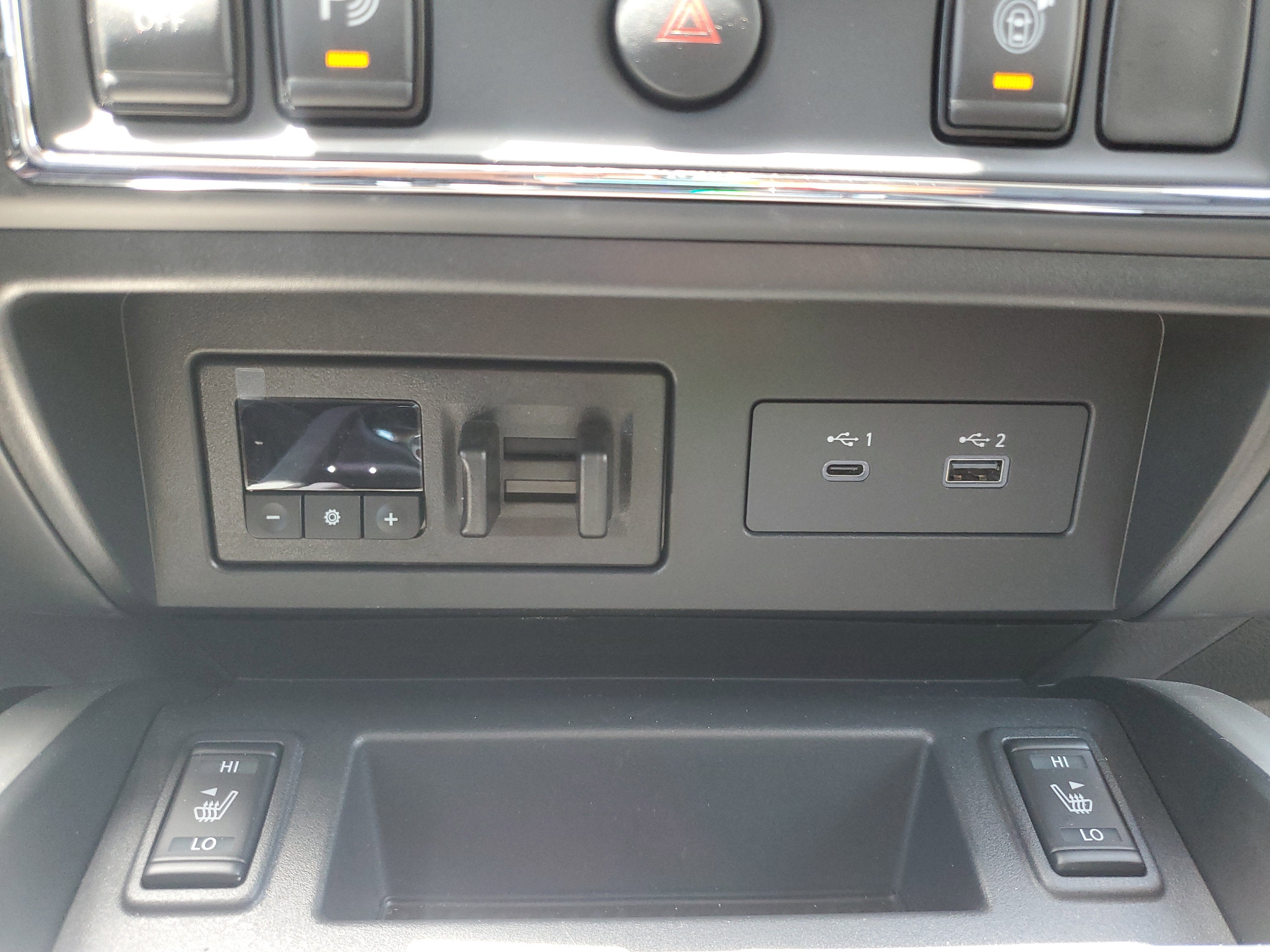 2024 Nissan TITAN Crew Cab SV