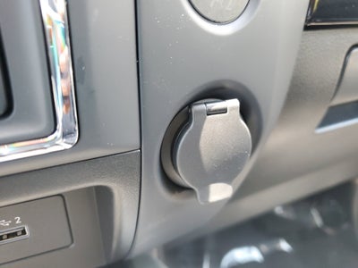 2024 Nissan TITAN Crew Cab SV