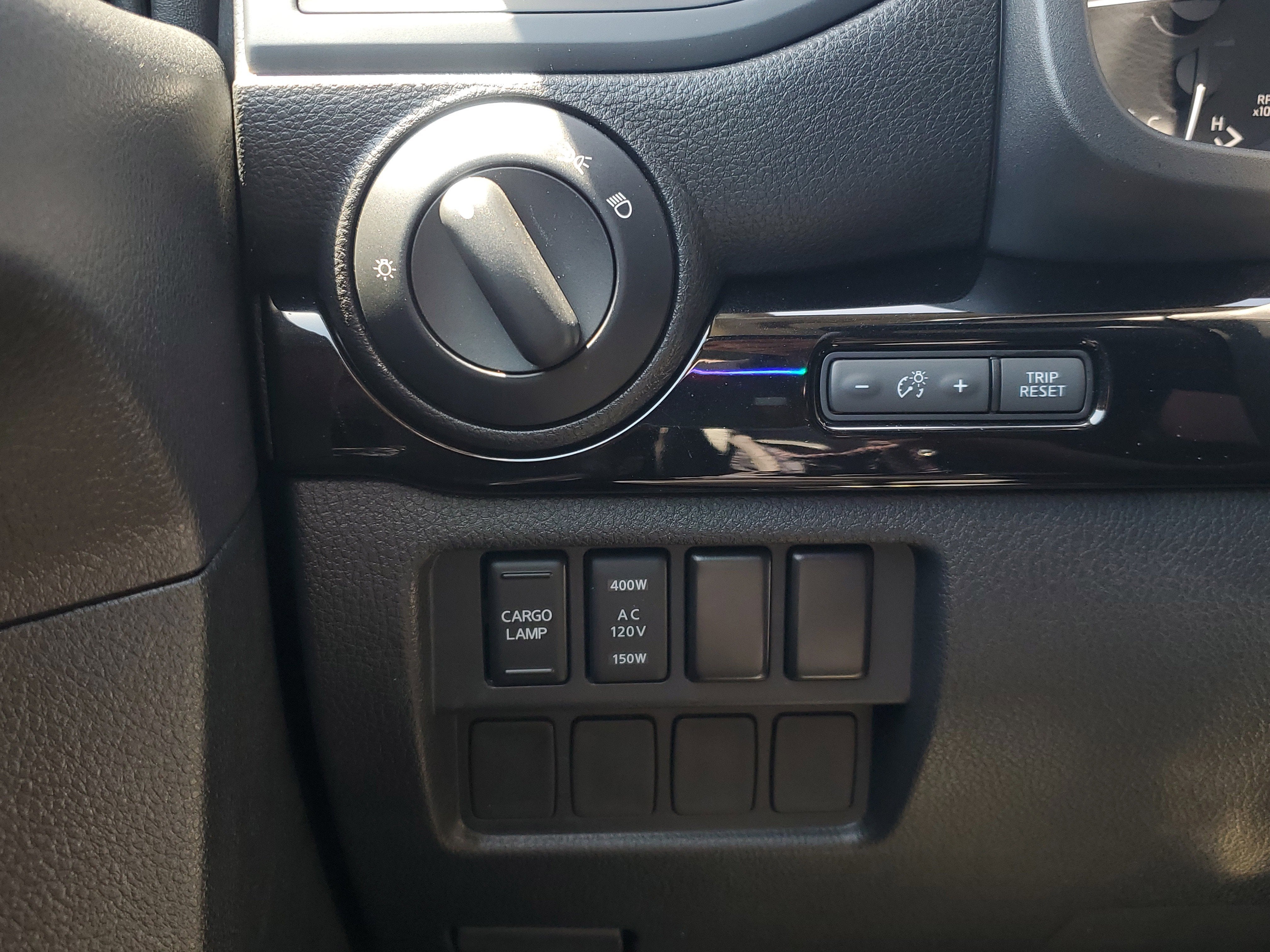 2024 Nissan TITAN Crew Cab SV