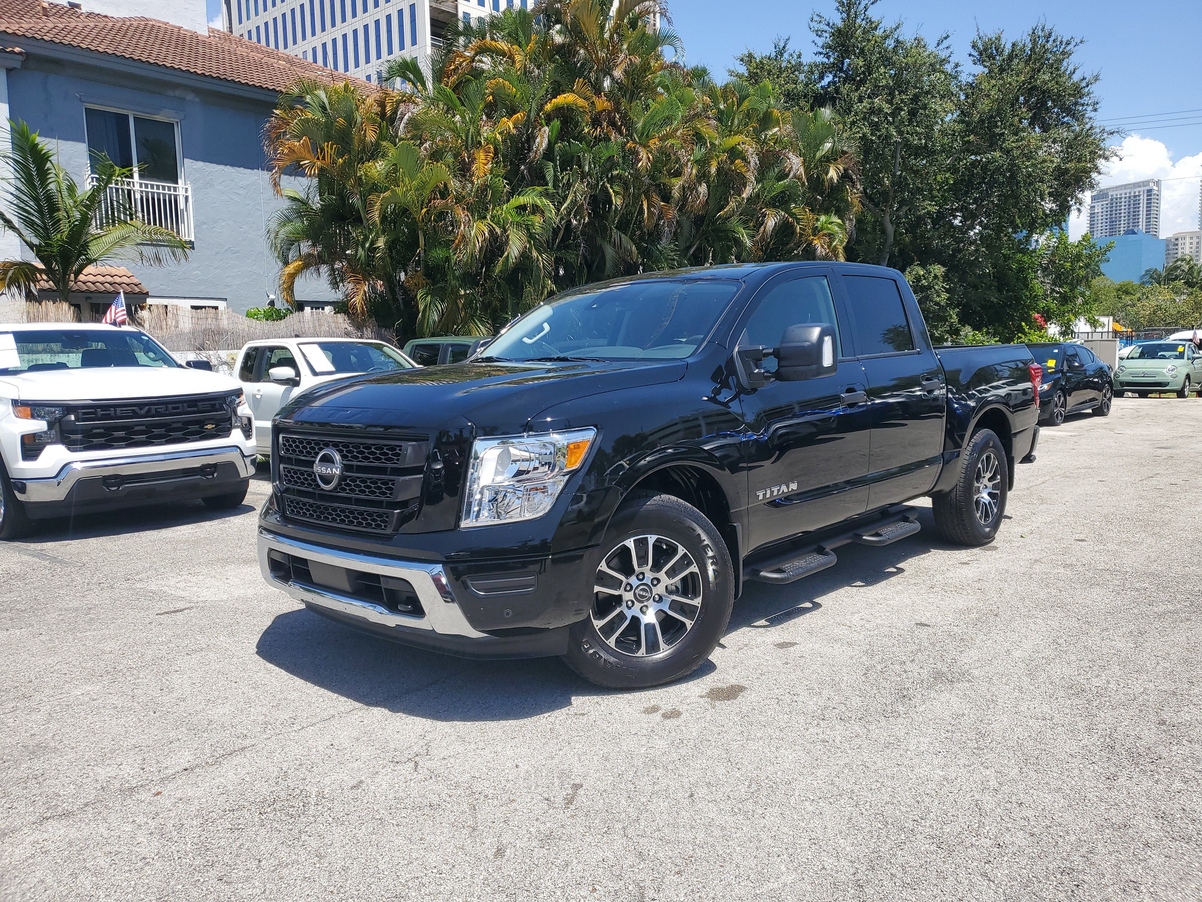2024 Nissan TITAN Crew Cab SV