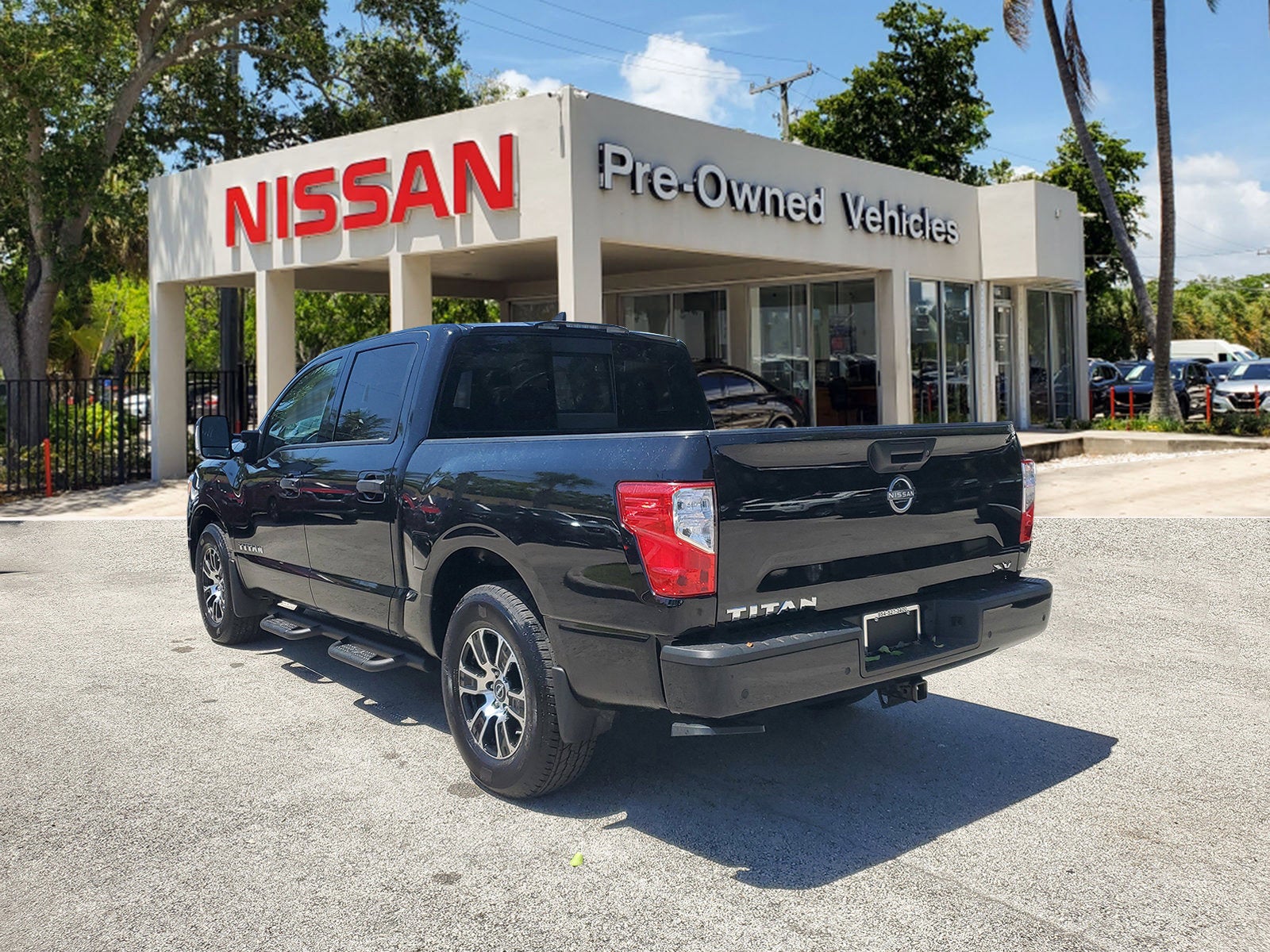 2024 Nissan TITAN Crew Cab SV
