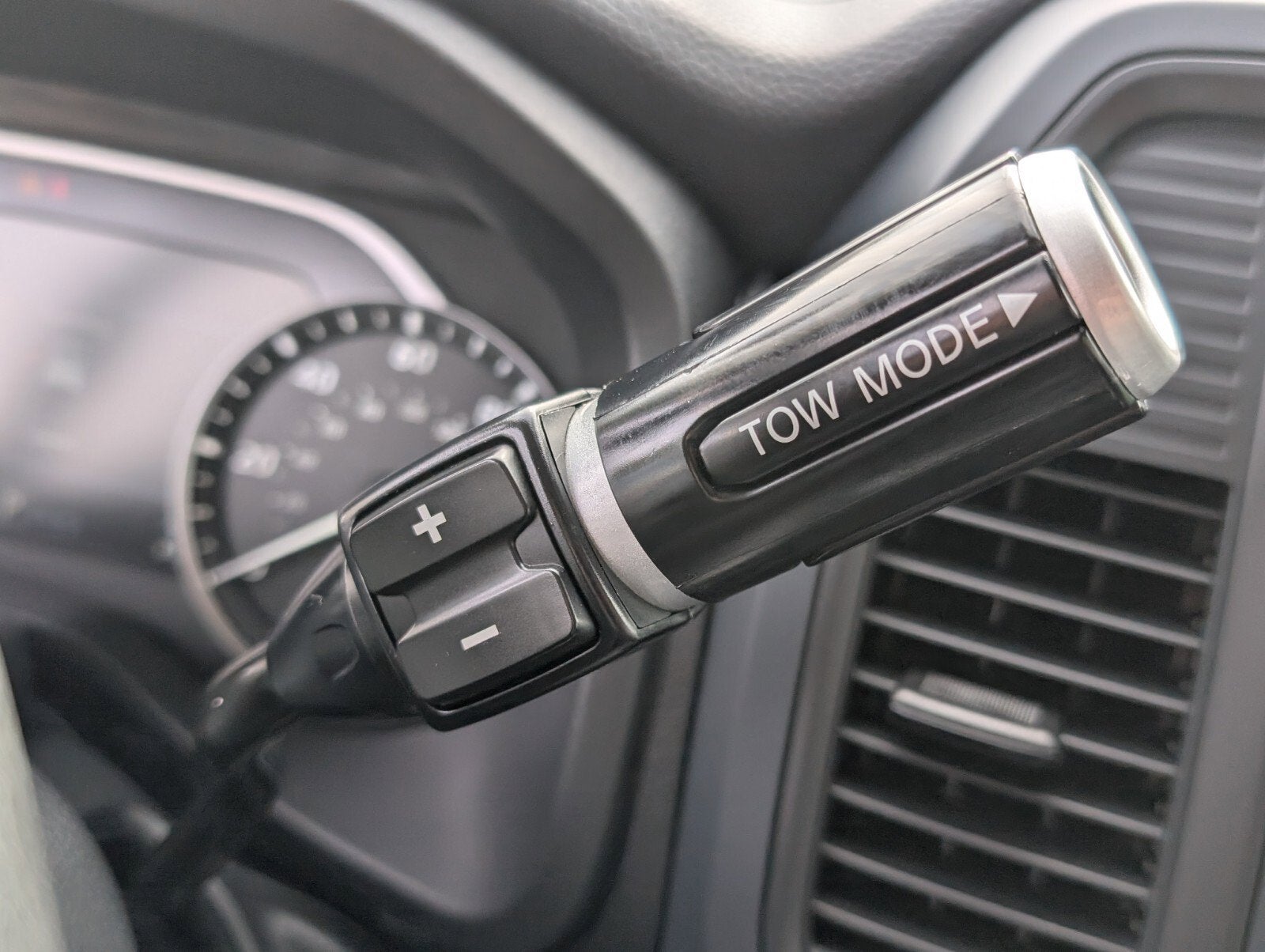 2024 Nissan Titan XD Crew Cab SV