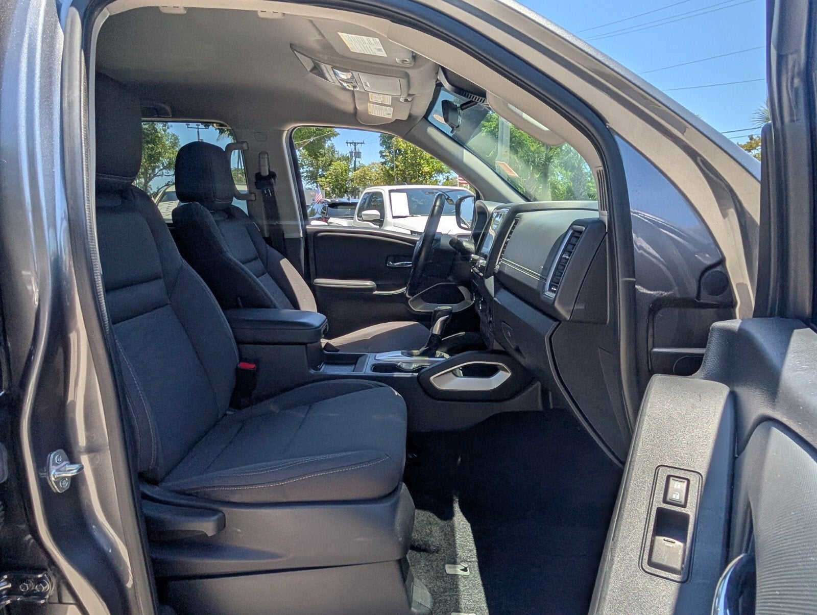 2023 Nissan Frontier Crew Cab SV