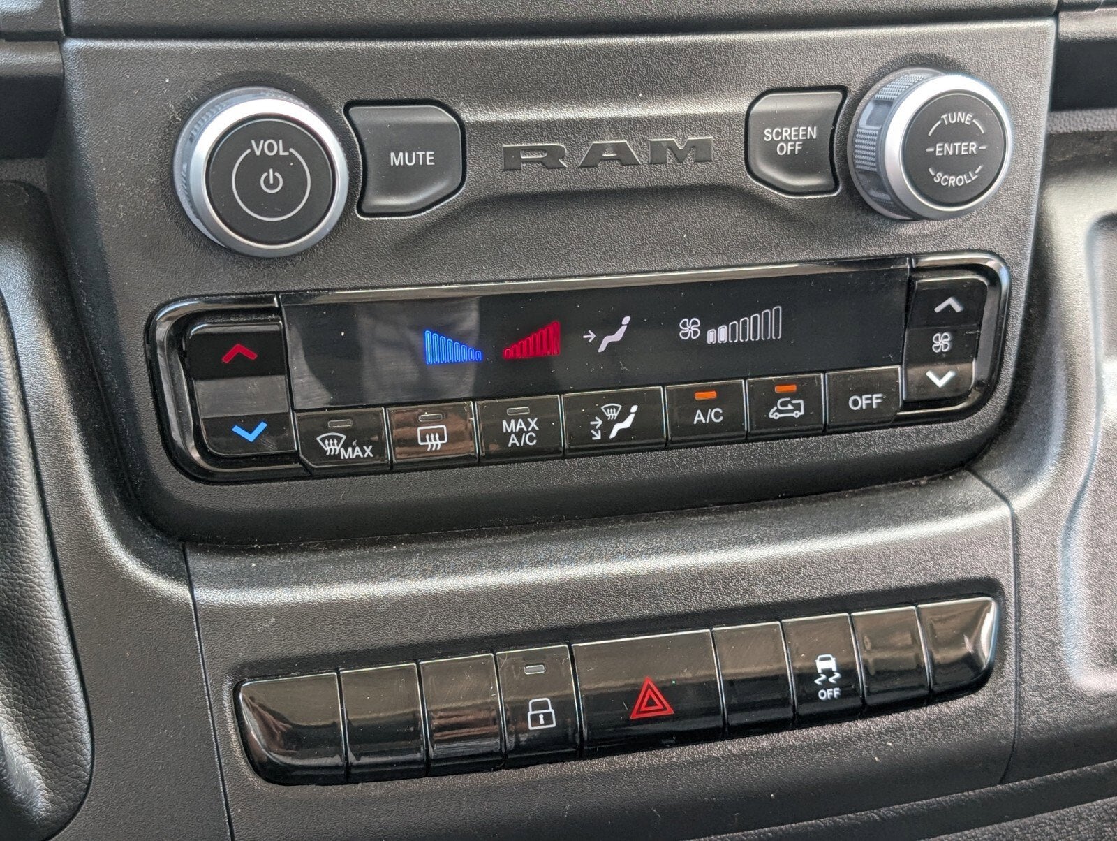 2026 RAM ProMaster Cargo Van Tradesman