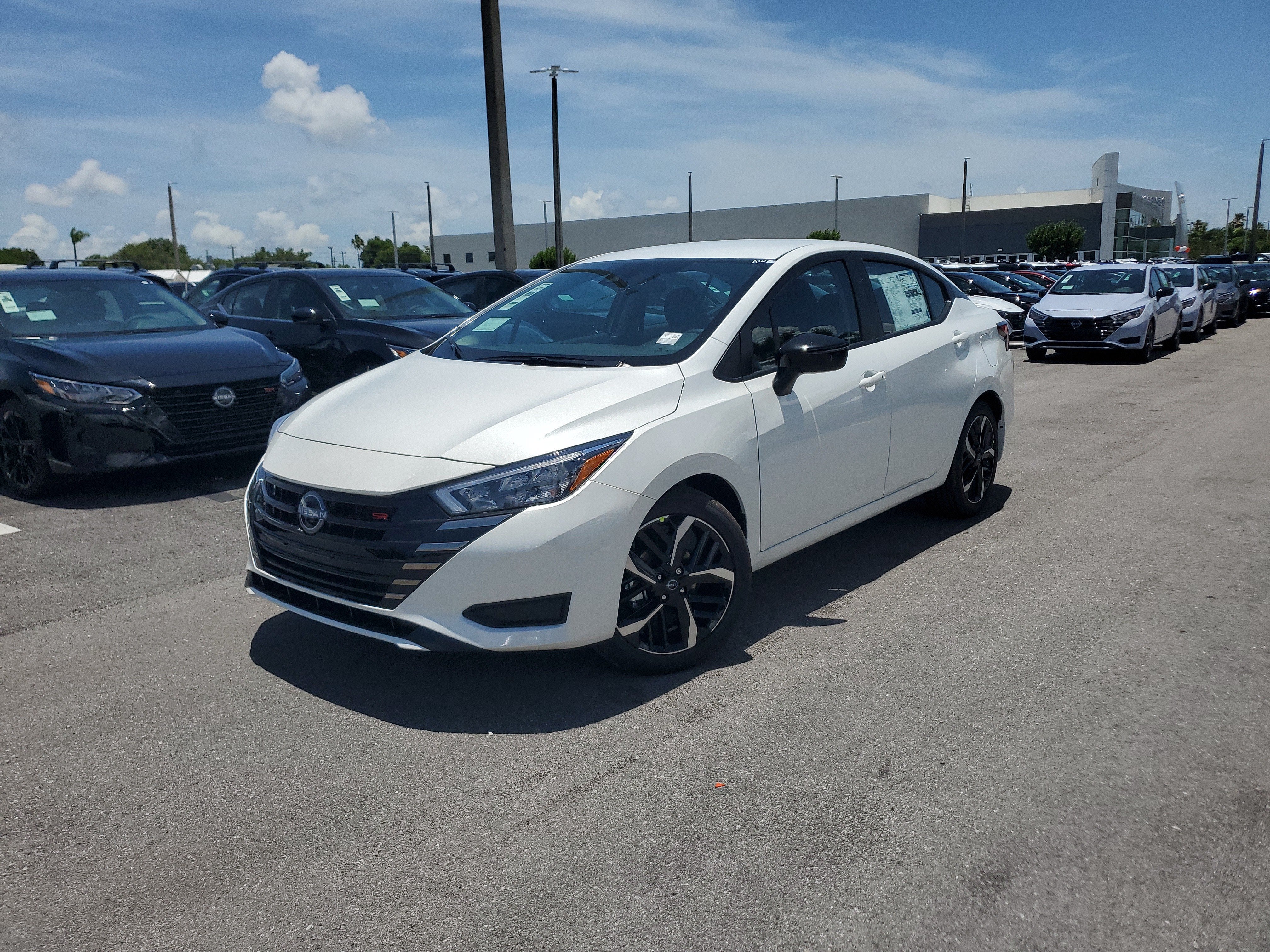 2025 Nissan Versa SR