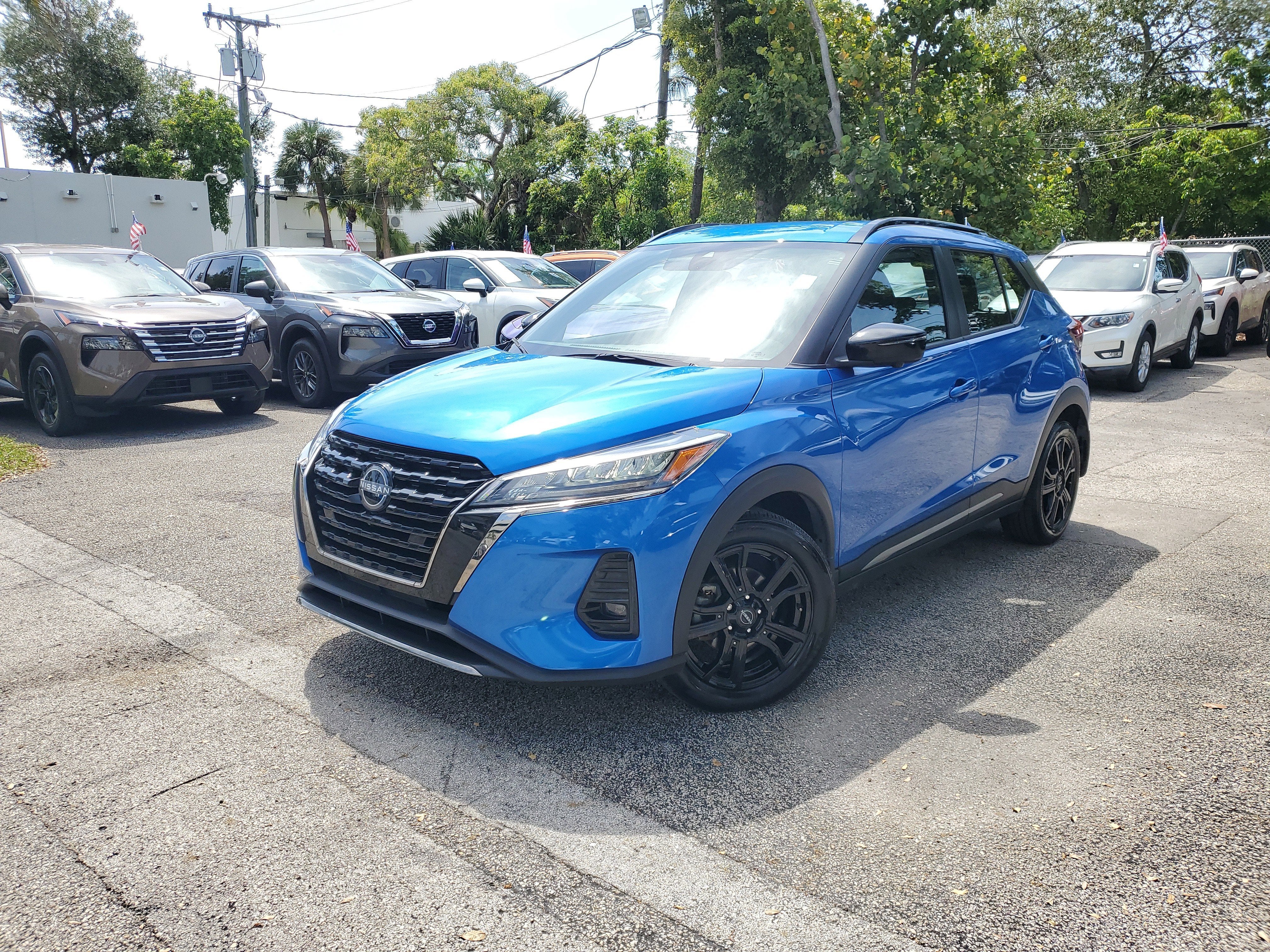 2023 Nissan Kicks SR