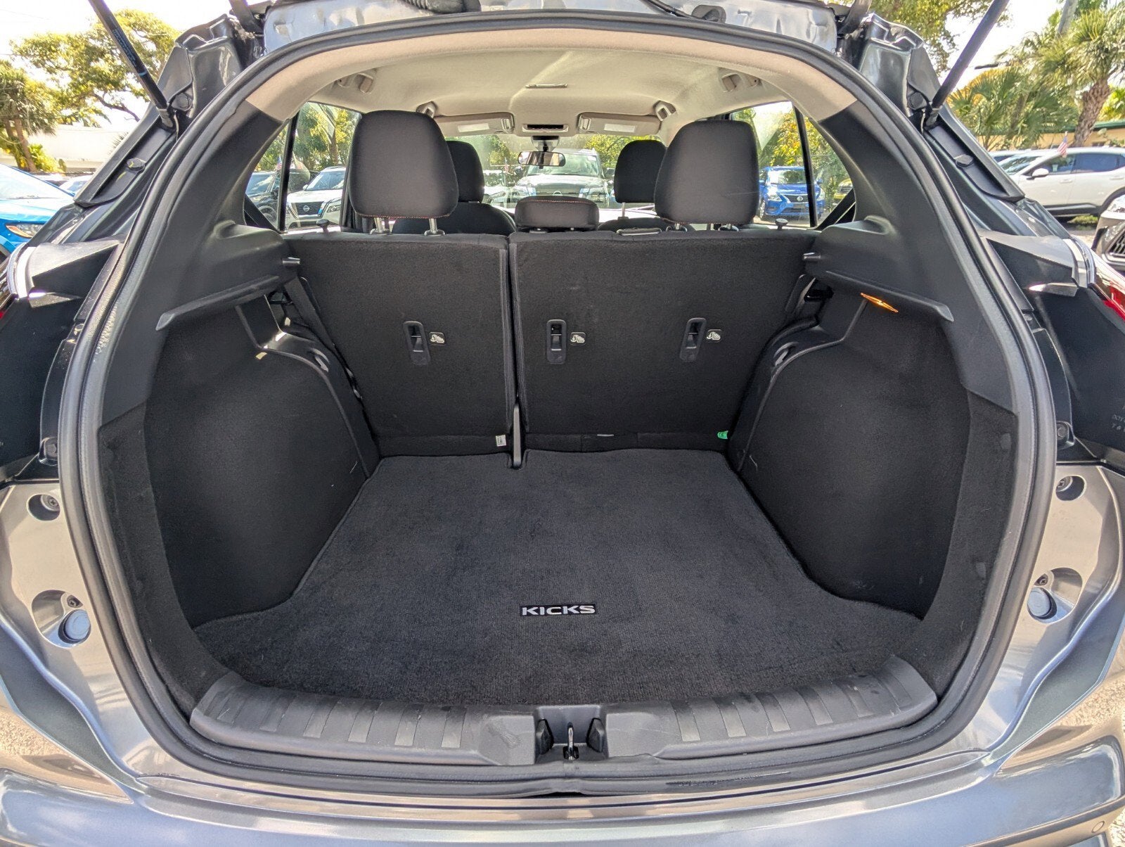 2023 Nissan Kicks SR