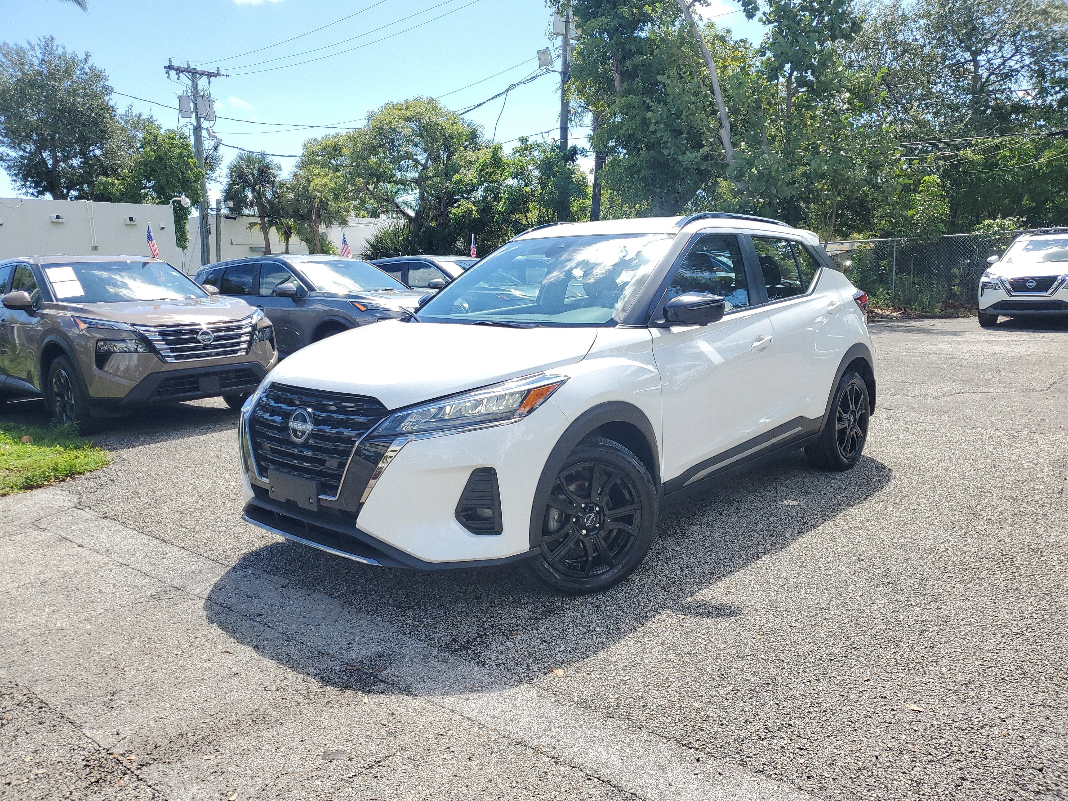 2023 Nissan Kicks SR