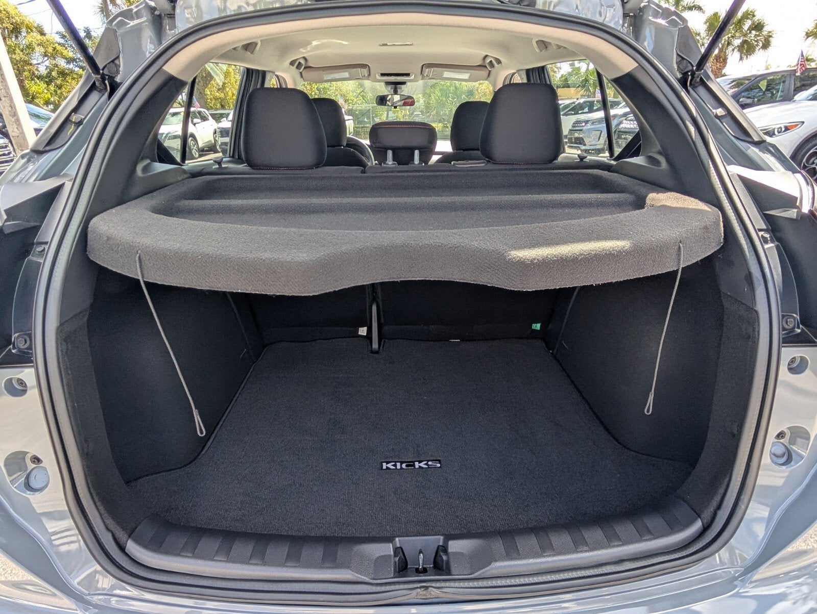 2023 Nissan Kicks SR