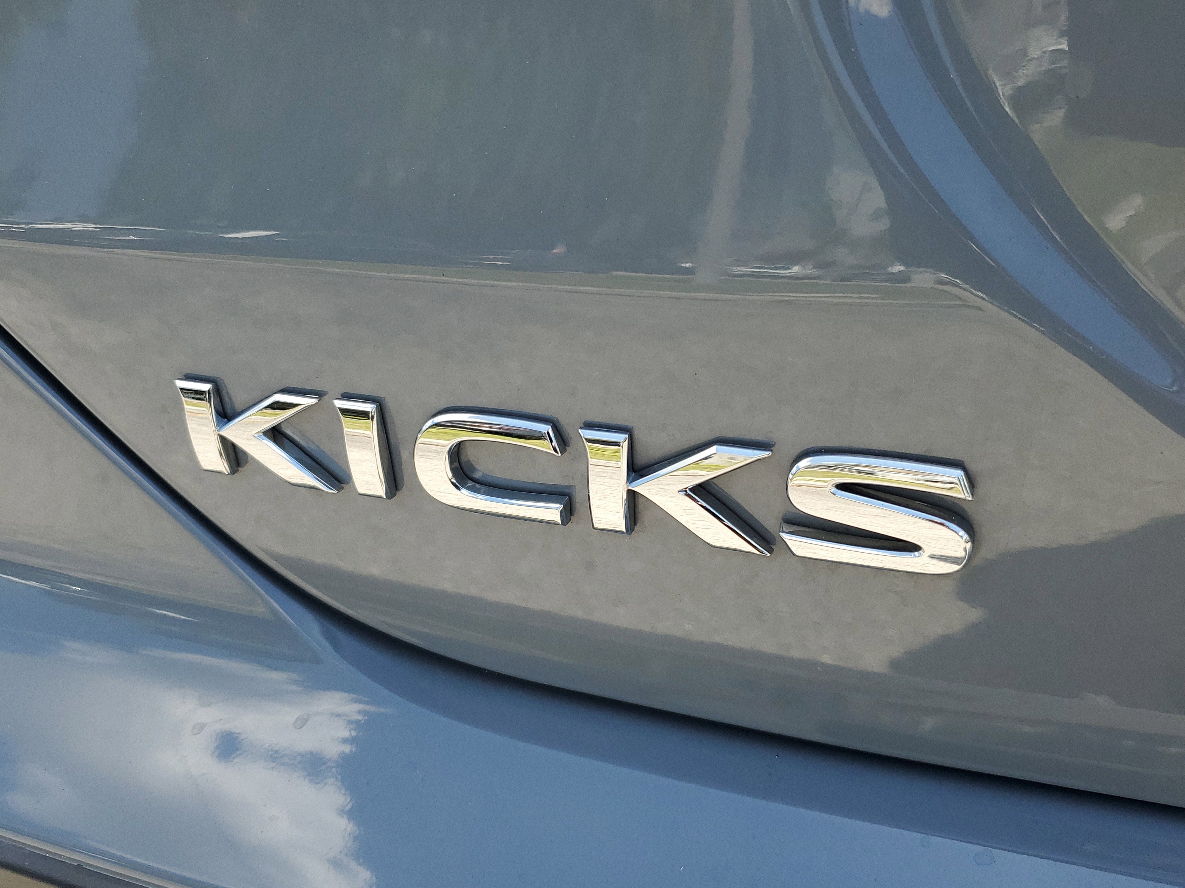 2023 Nissan Kicks SR