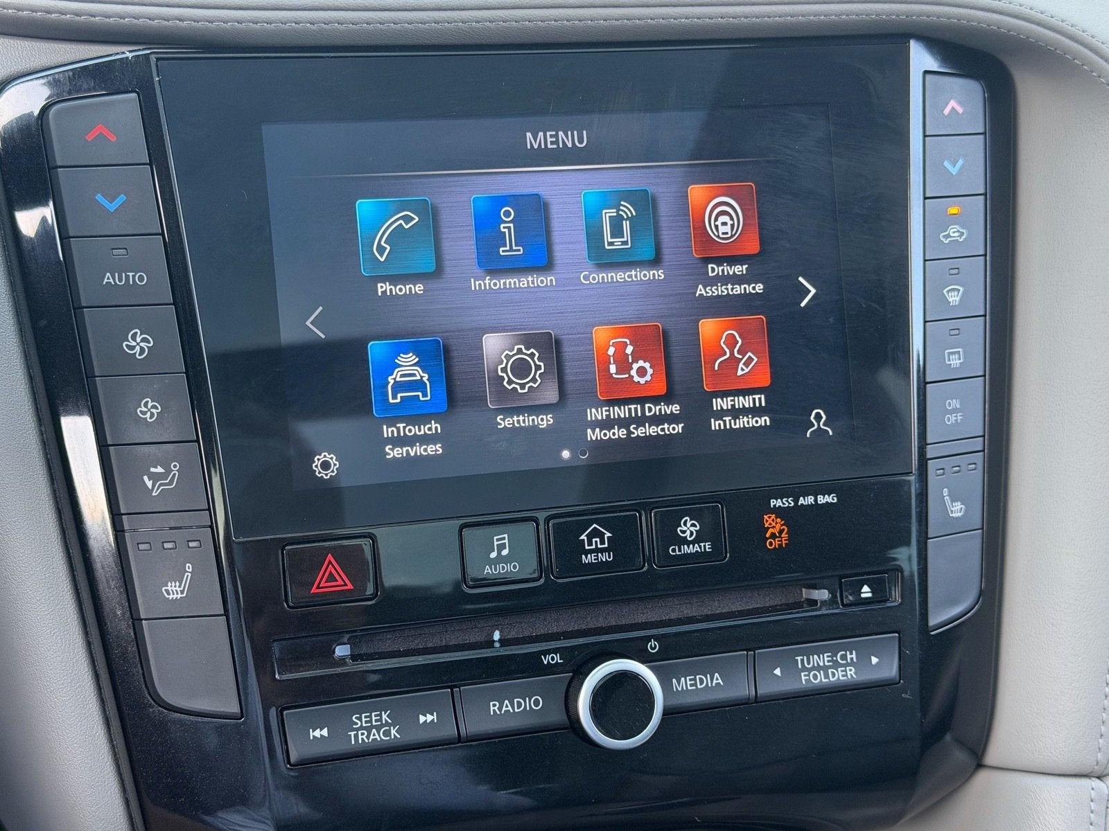 2023 INFINITI QX50 LUXE