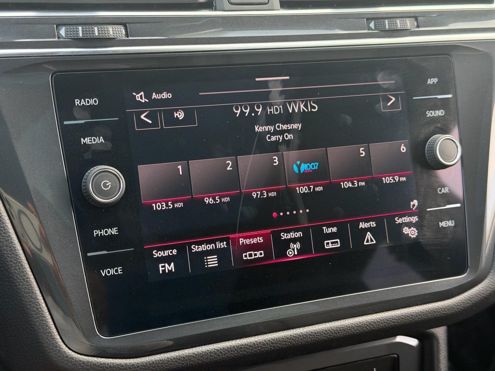 2022 Volkswagen Tiguan SE R-Line Black