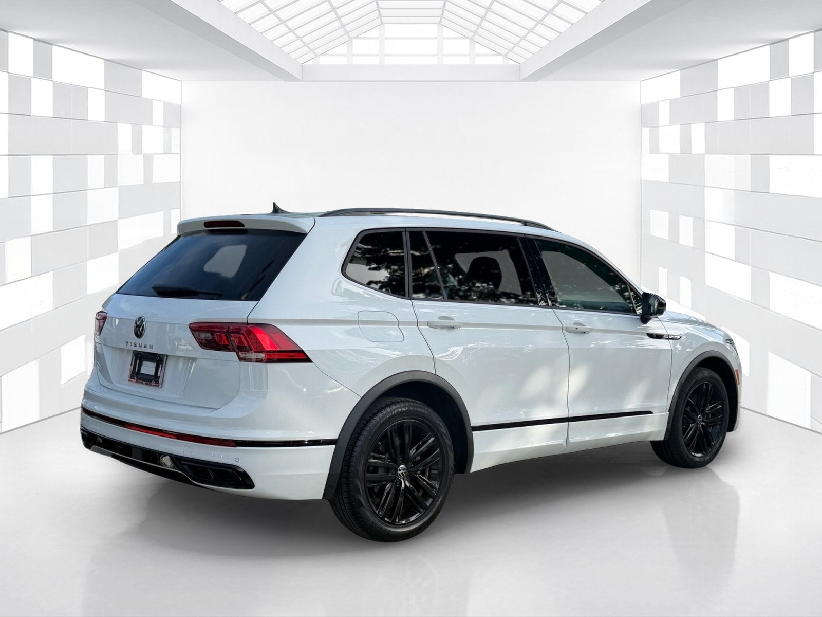 2022 Volkswagen Tiguan SE R-Line Black