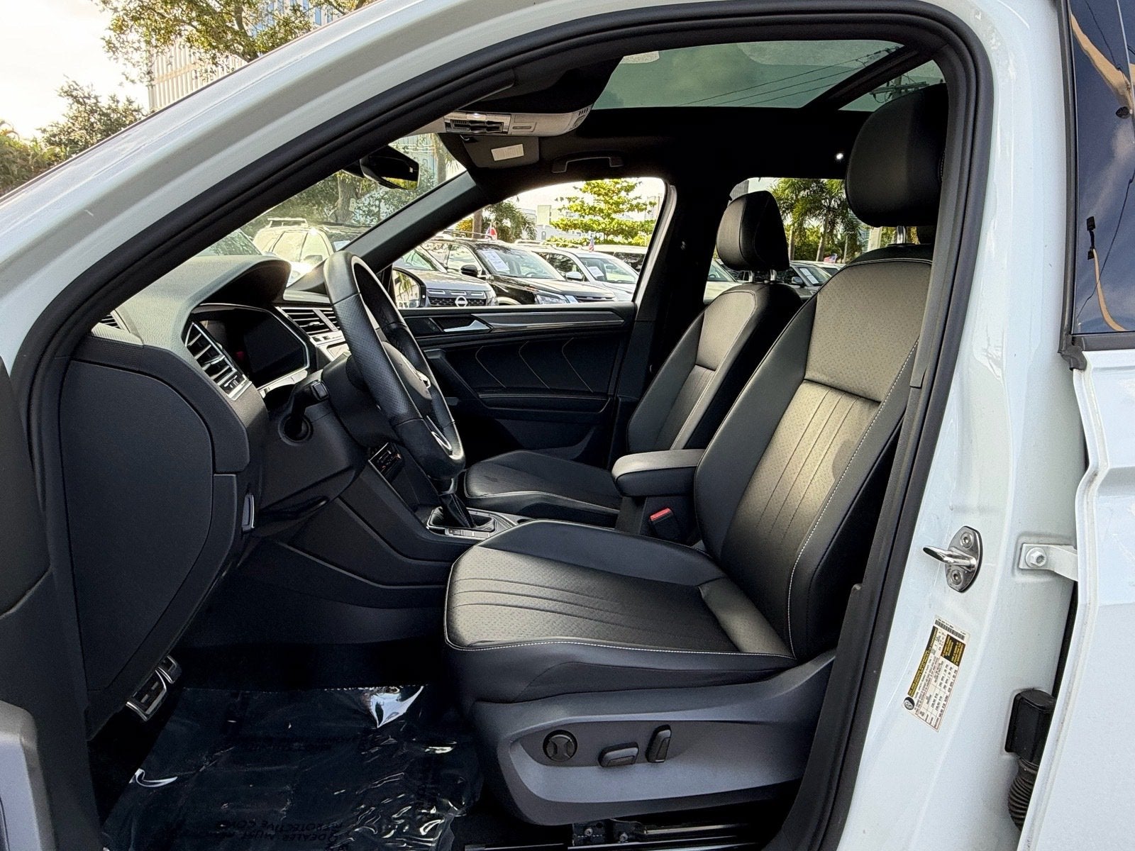 2022 Volkswagen Tiguan SE R-Line Black