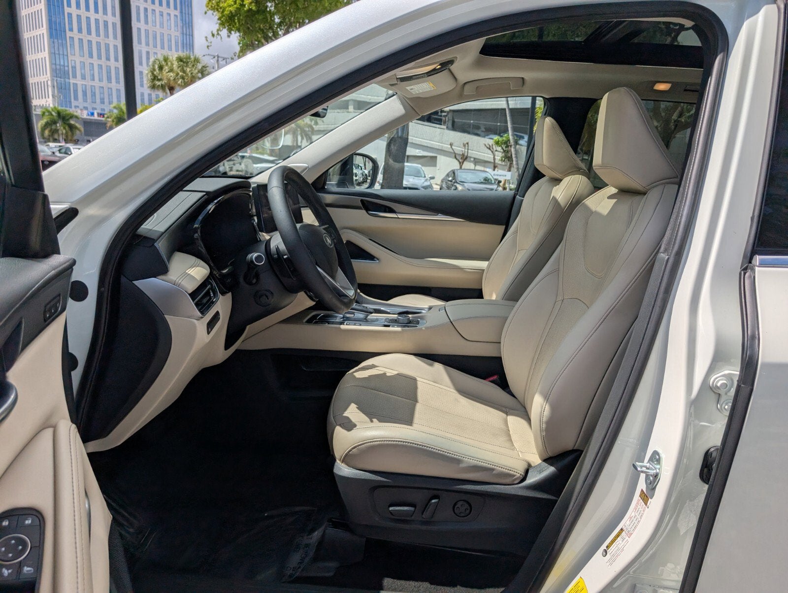 2023 INFINITI QX60 LUXE