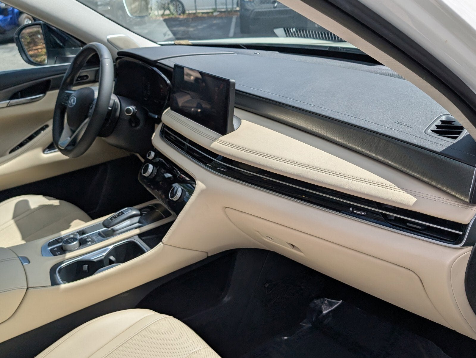 2023 INFINITI QX60 LUXE