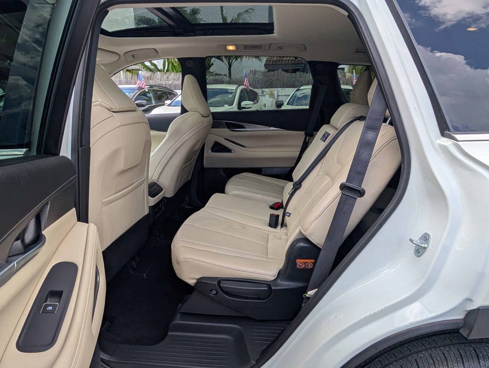 2023 INFINITI QX60 LUXE