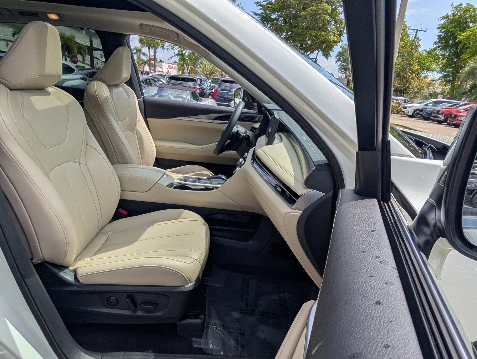 2023 INFINITI QX60 LUXE