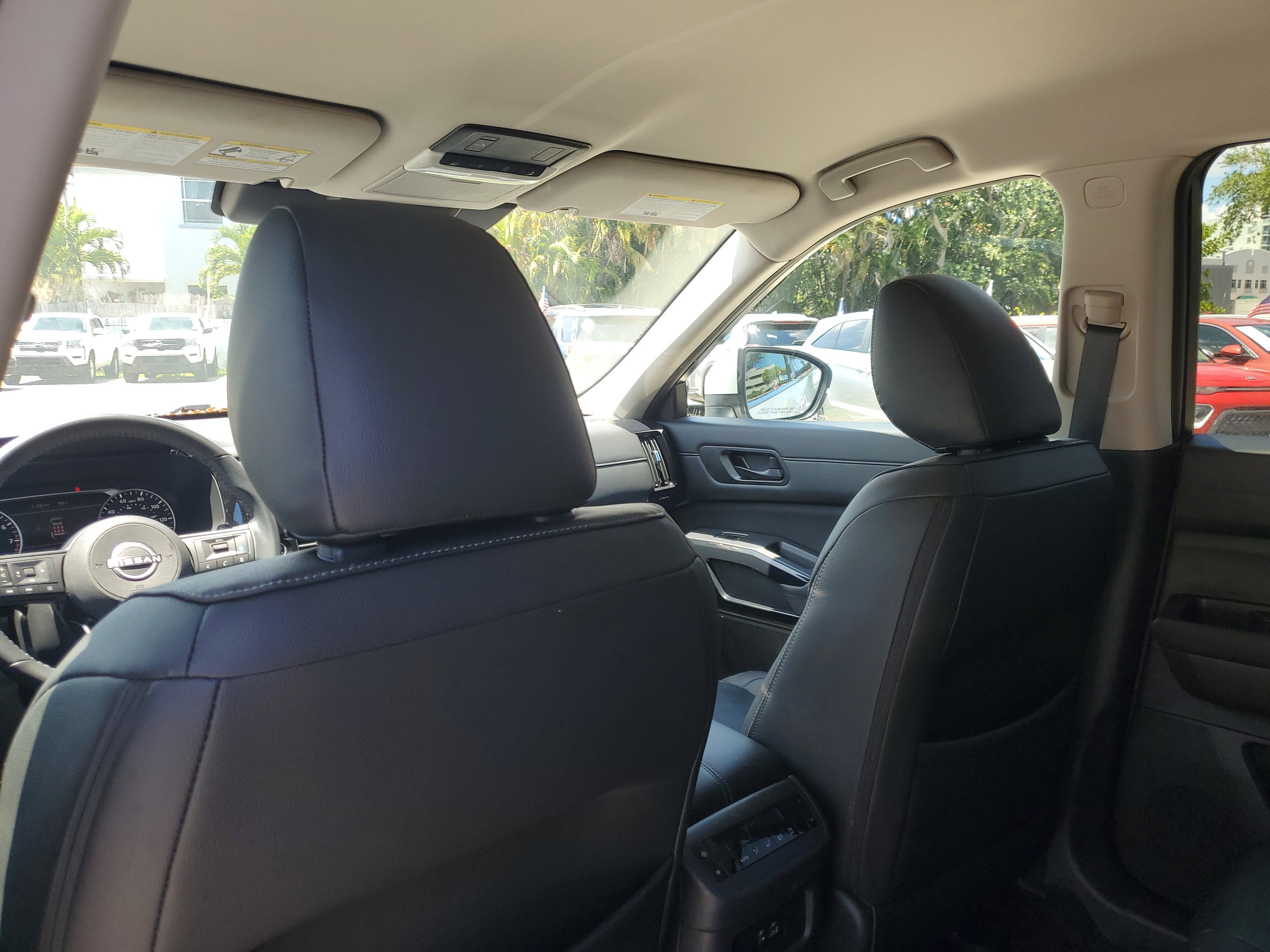 2024 Nissan Pathfinder SV