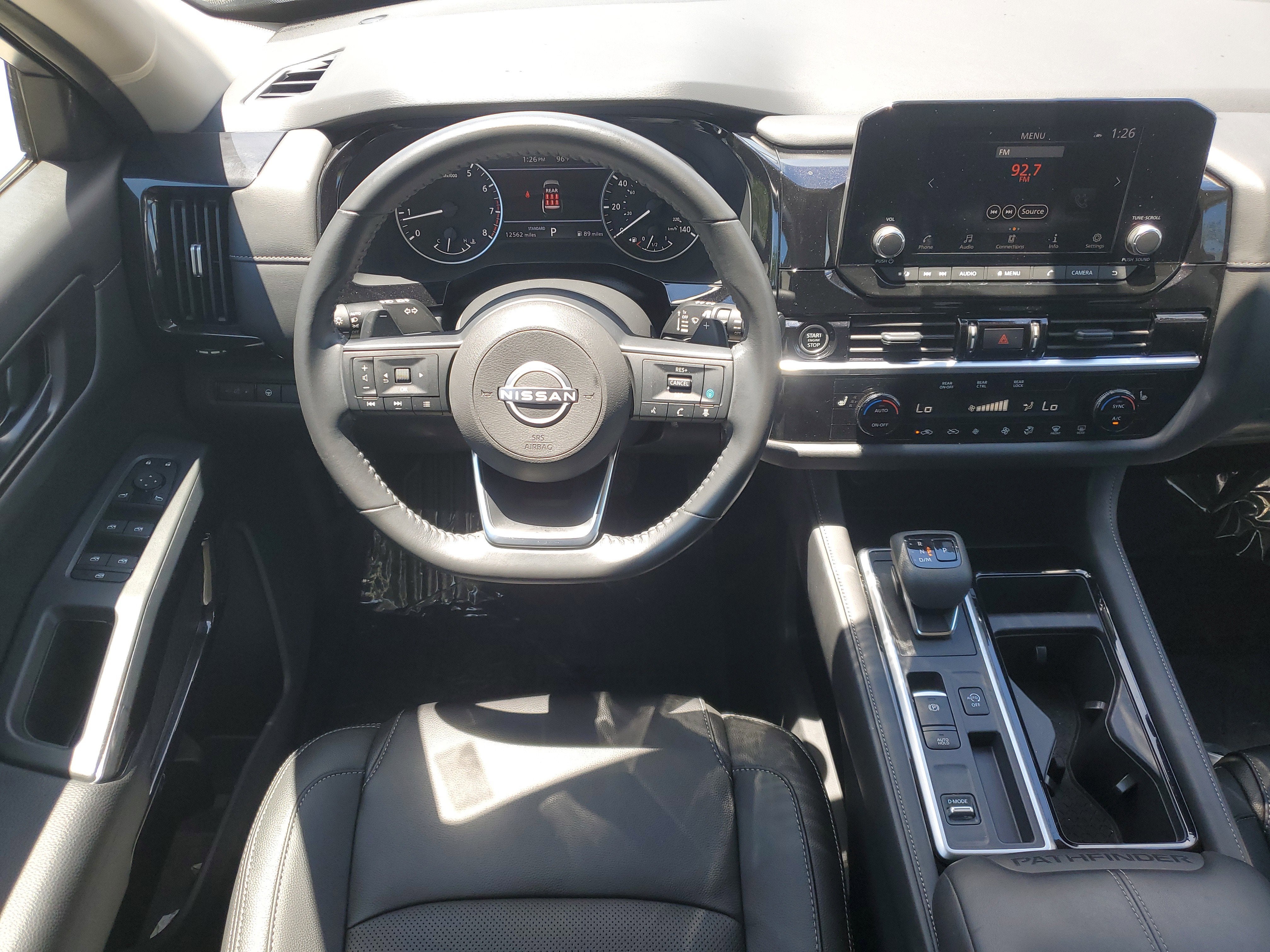 2024 Nissan Pathfinder SV