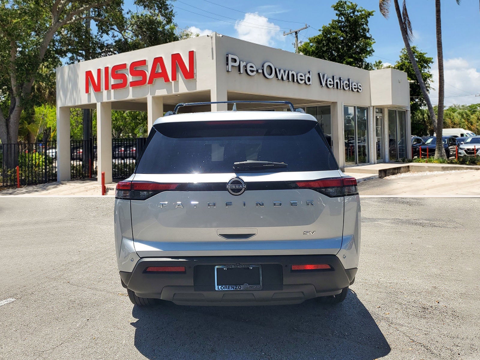 2024 Nissan Pathfinder SV