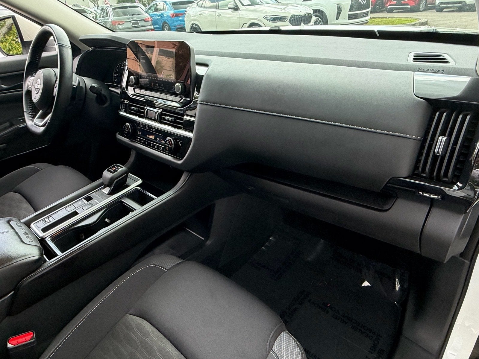 2024 Nissan Pathfinder SV