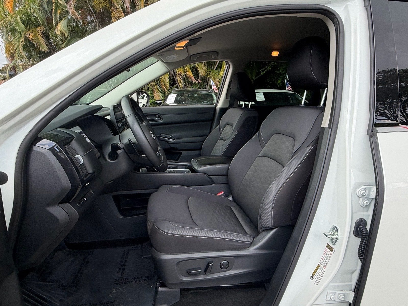 2024 Nissan Pathfinder SV