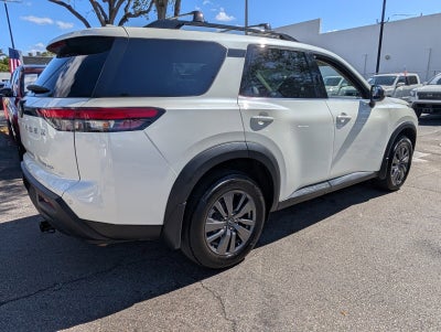 2023 Nissan Pathfinder SV