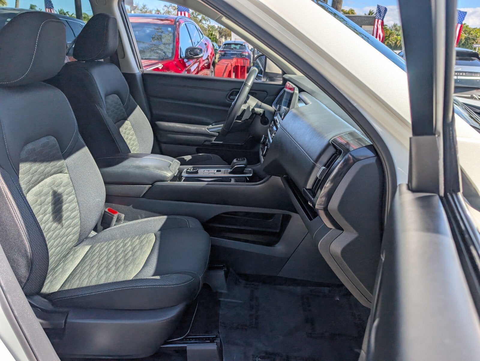 2023 Nissan Pathfinder SV