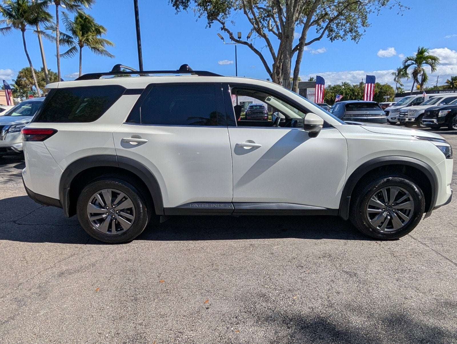 2023 Nissan Pathfinder SV