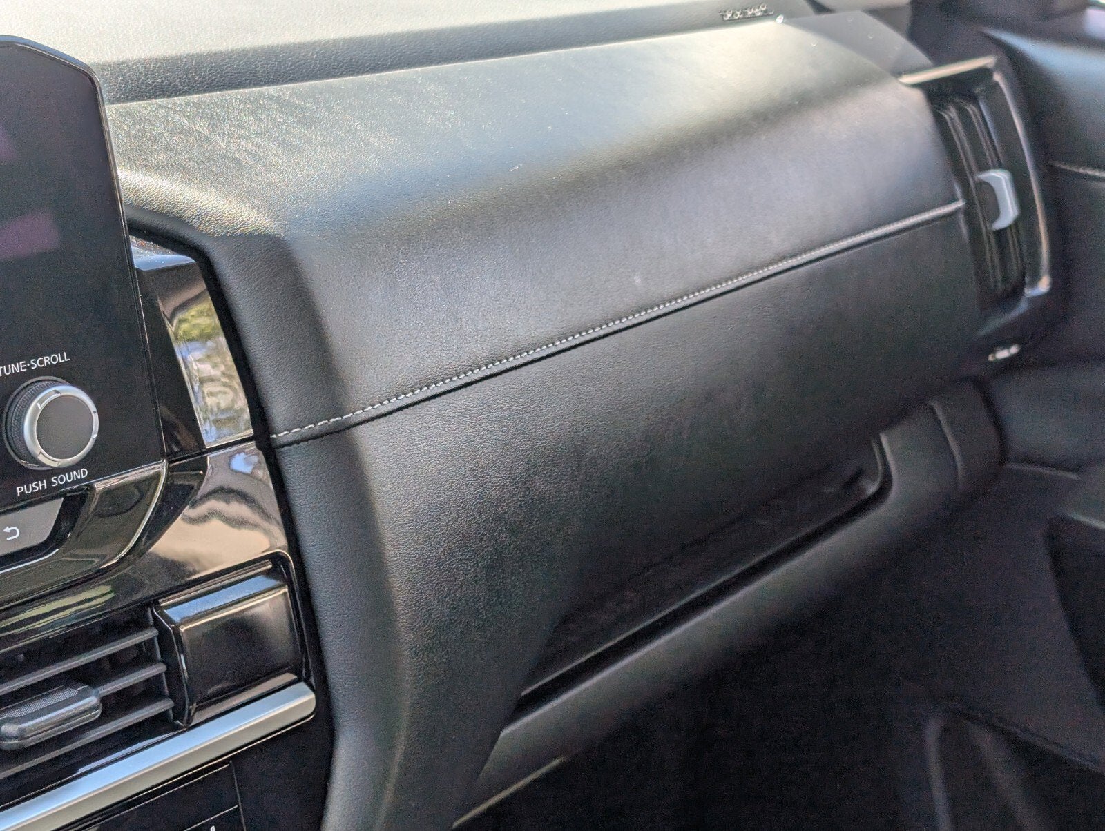 2023 Nissan Pathfinder SV